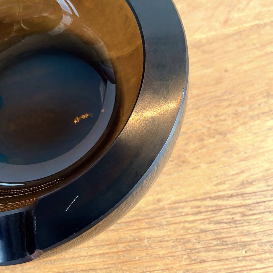 Modern ashtray bowl in thick smoked glass with bevelled edges - Ø 13 cm