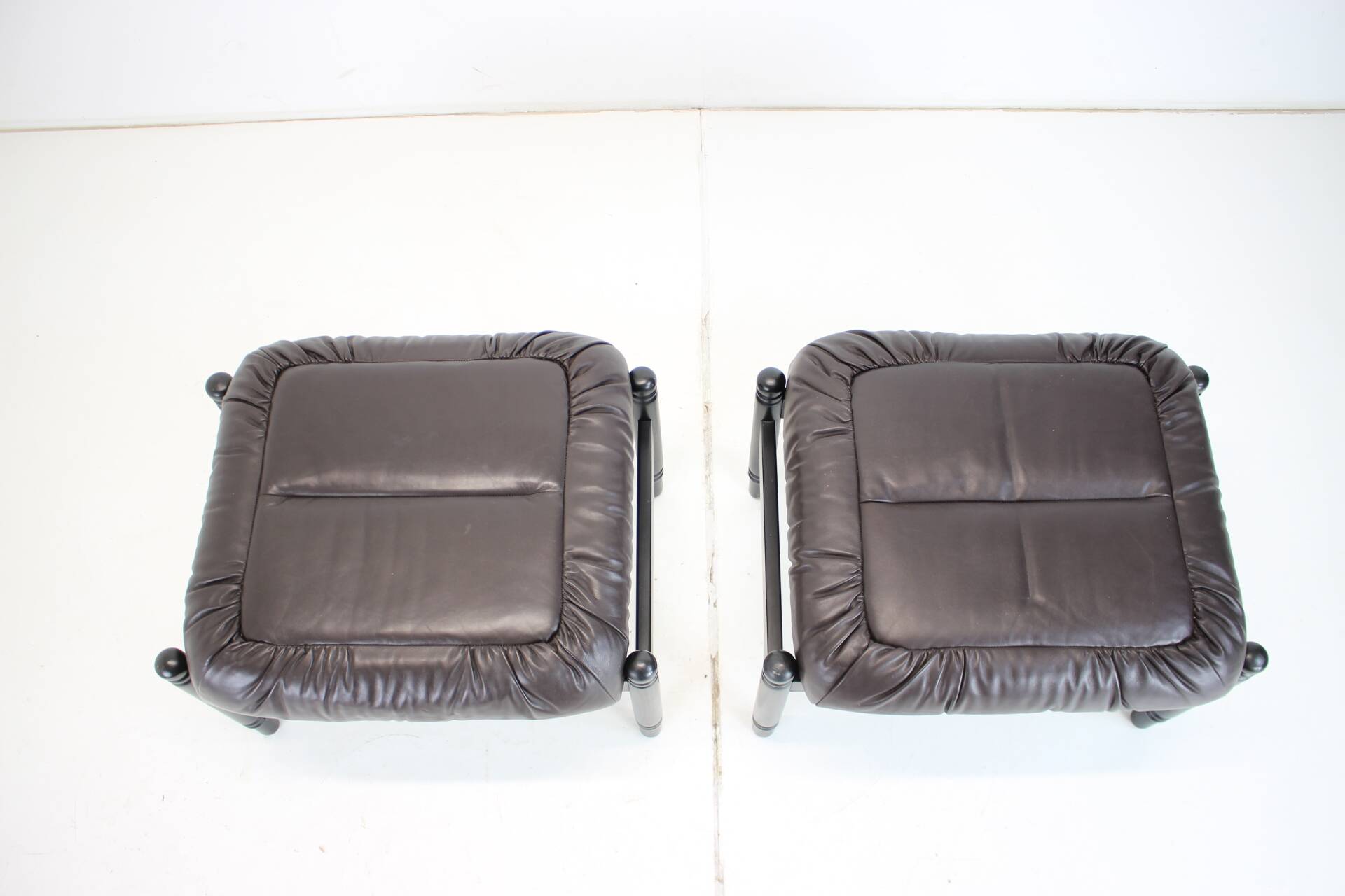 Set de 2 tabourets en cuir et bois - Stilla Lux, Tchécoslovaquie