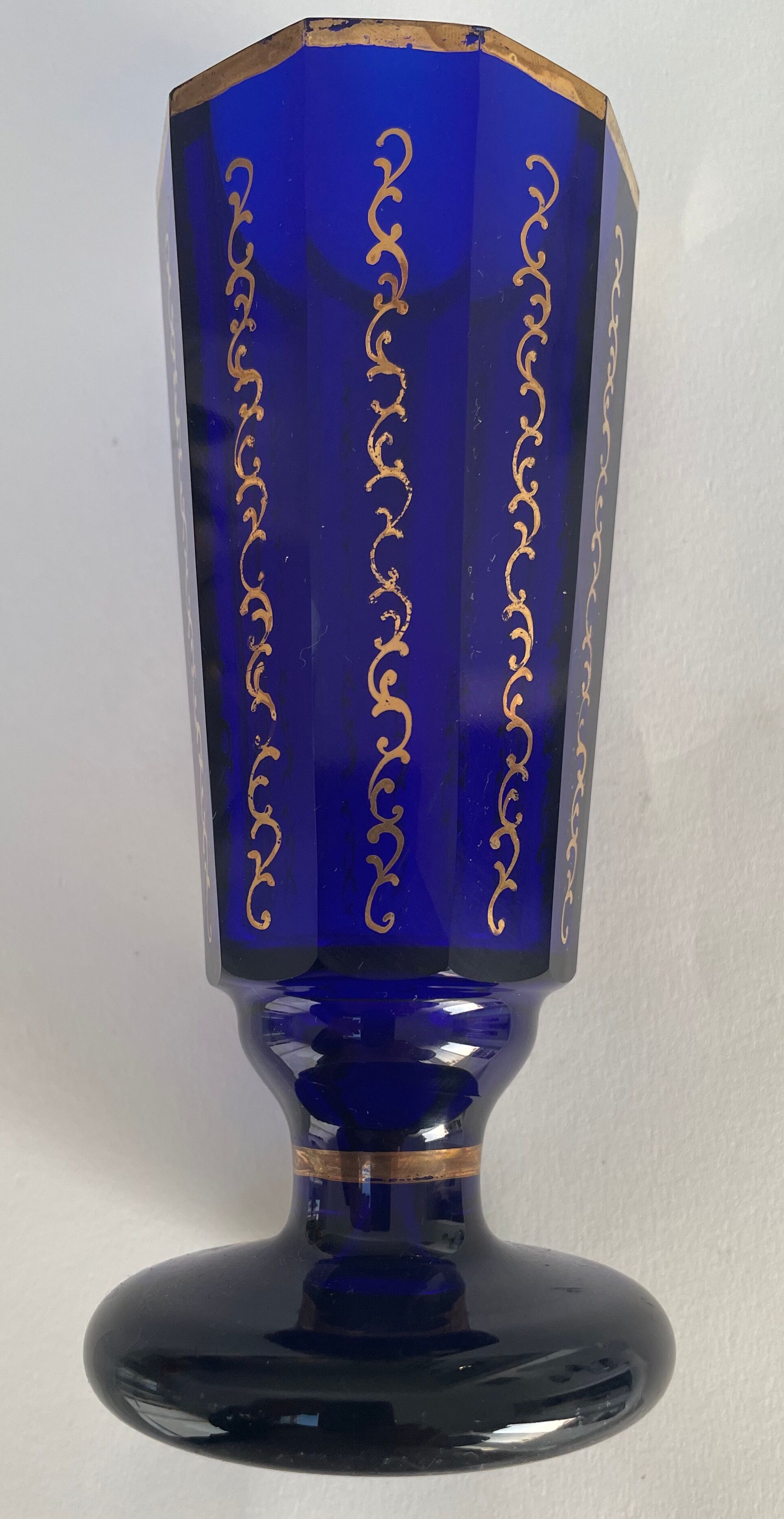 Art Nouveau vase in cobalt blue and gold crystal