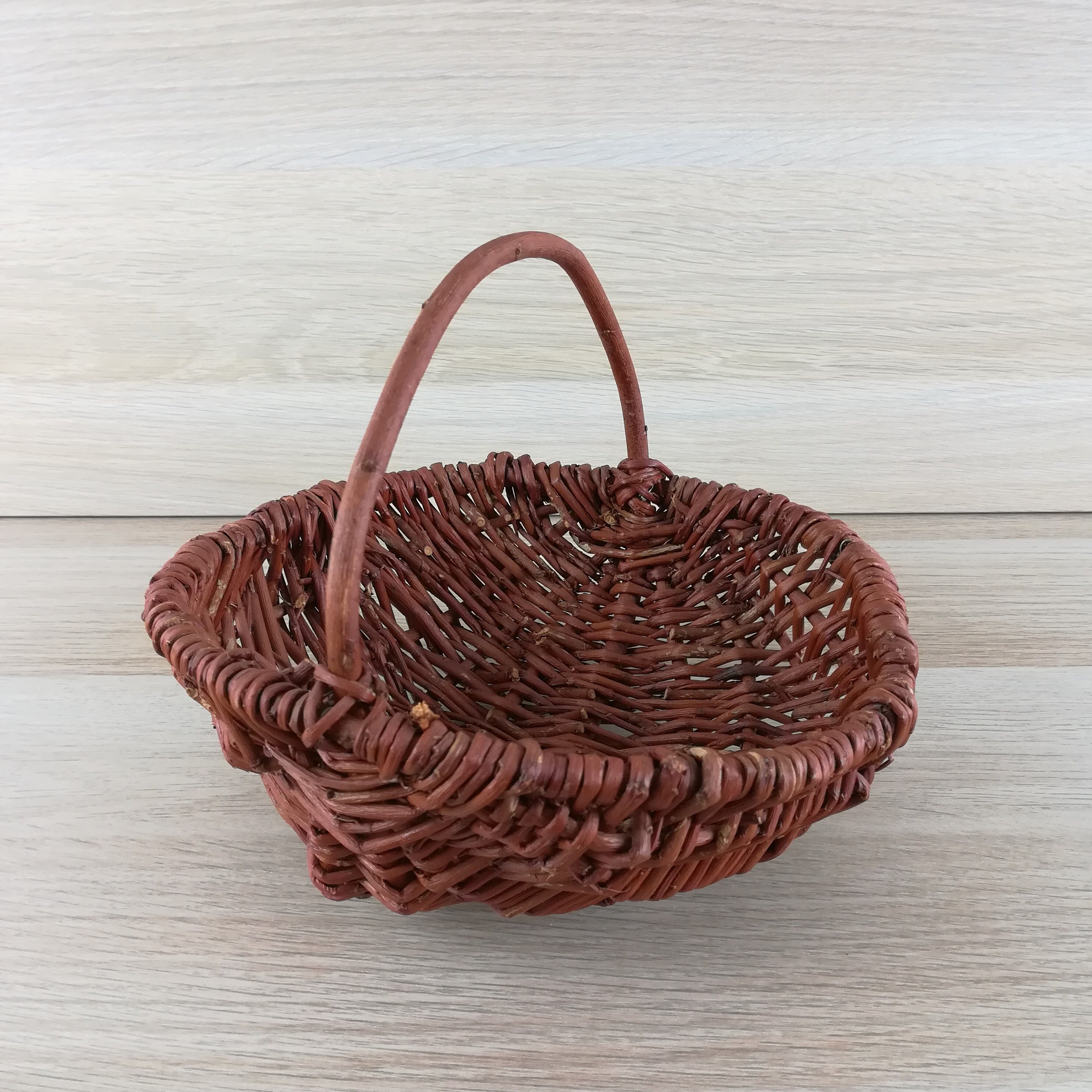 Panier en osier tressé