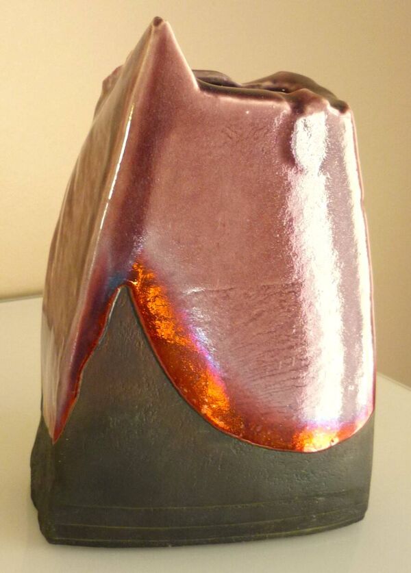 Vase en céramique raku, brutaliste, dorure, design signé Tony Evans