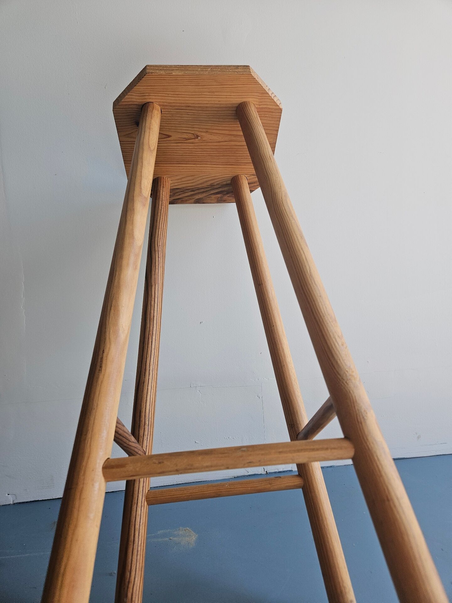 Tabouret haut en bois