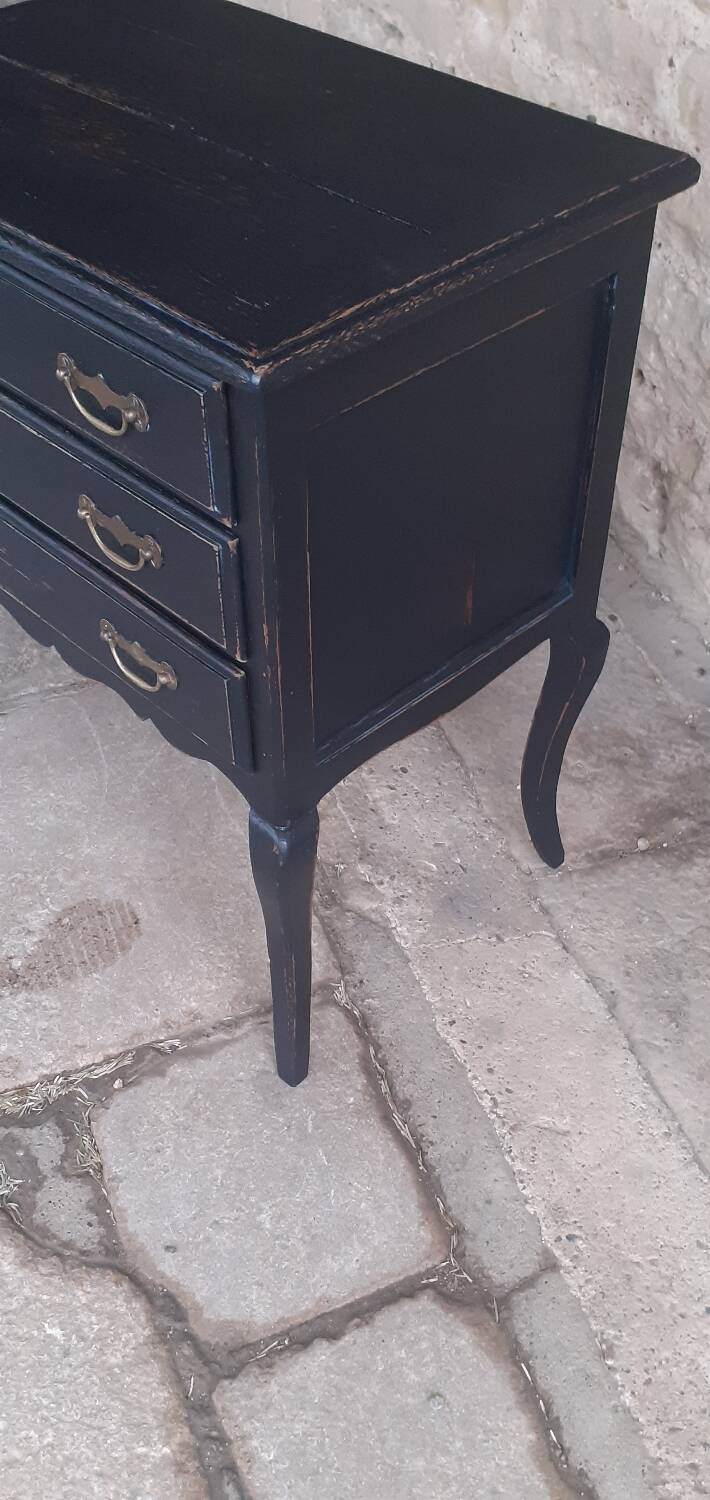 Vintage chest of drawers