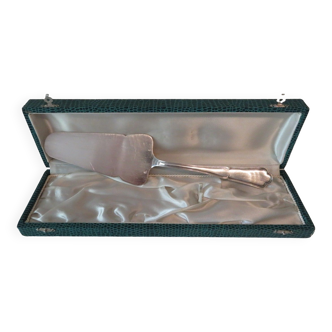 Pie shovel in box