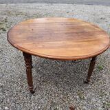 Antique round table with 2 flaps