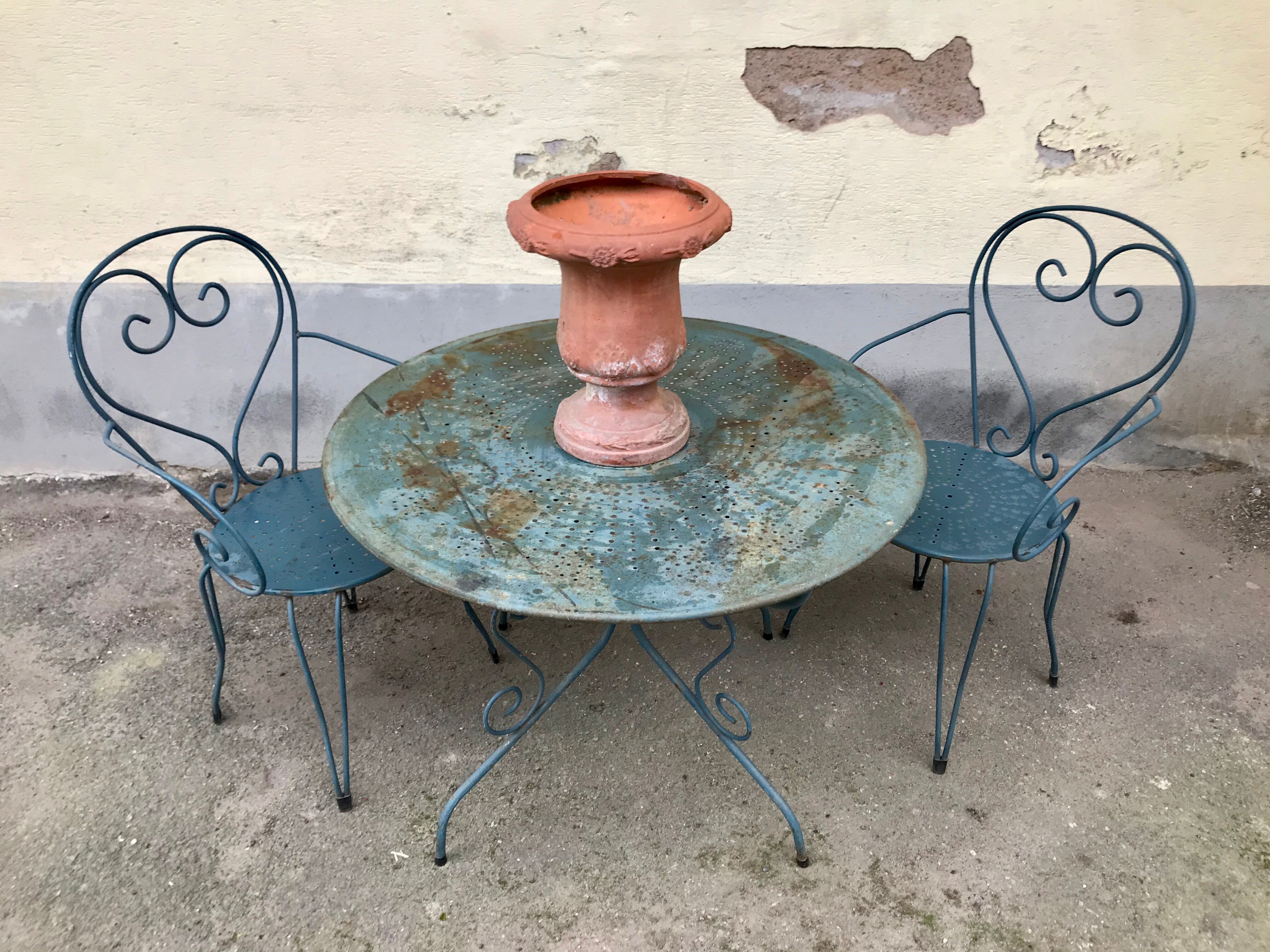 1 Table and 2 wrought iron garden chairs 1950 vintage