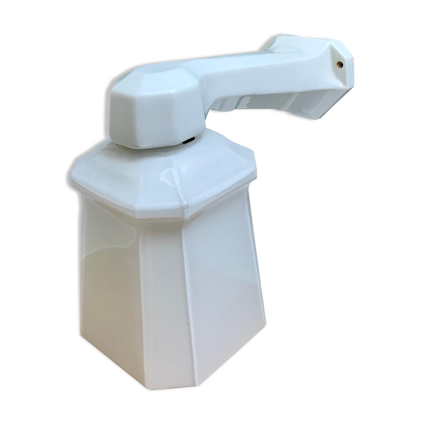 Art Deco sconce in porcelain and opaline