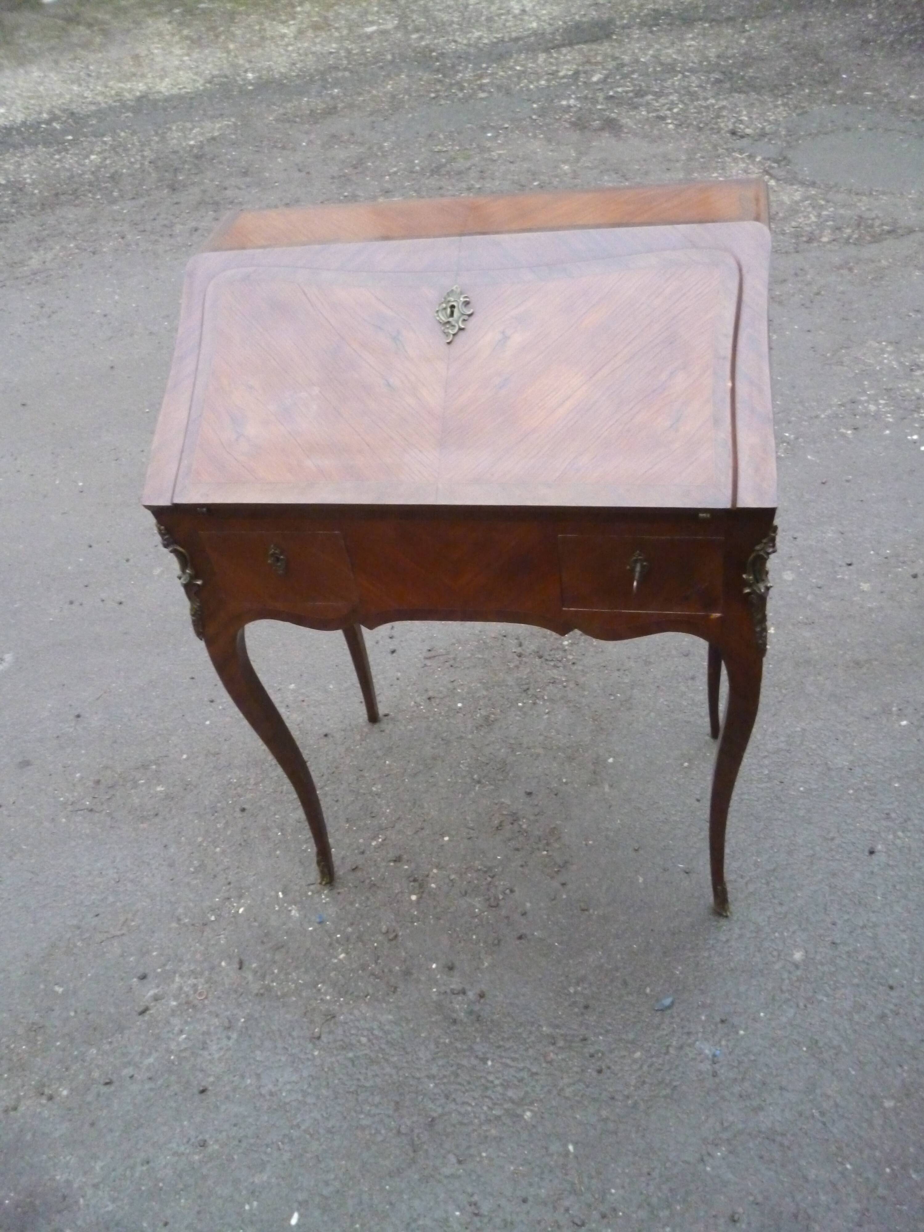 Bureau de dame en marqueterie de style Louis XV