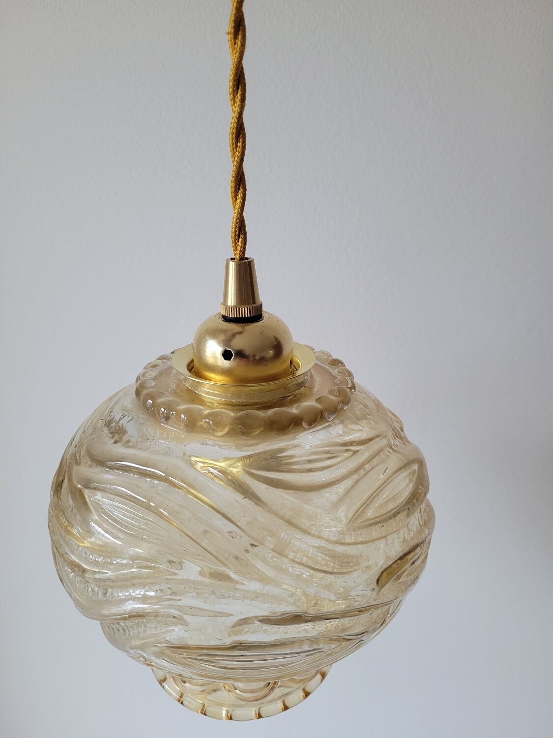 Suspension en verre moulé