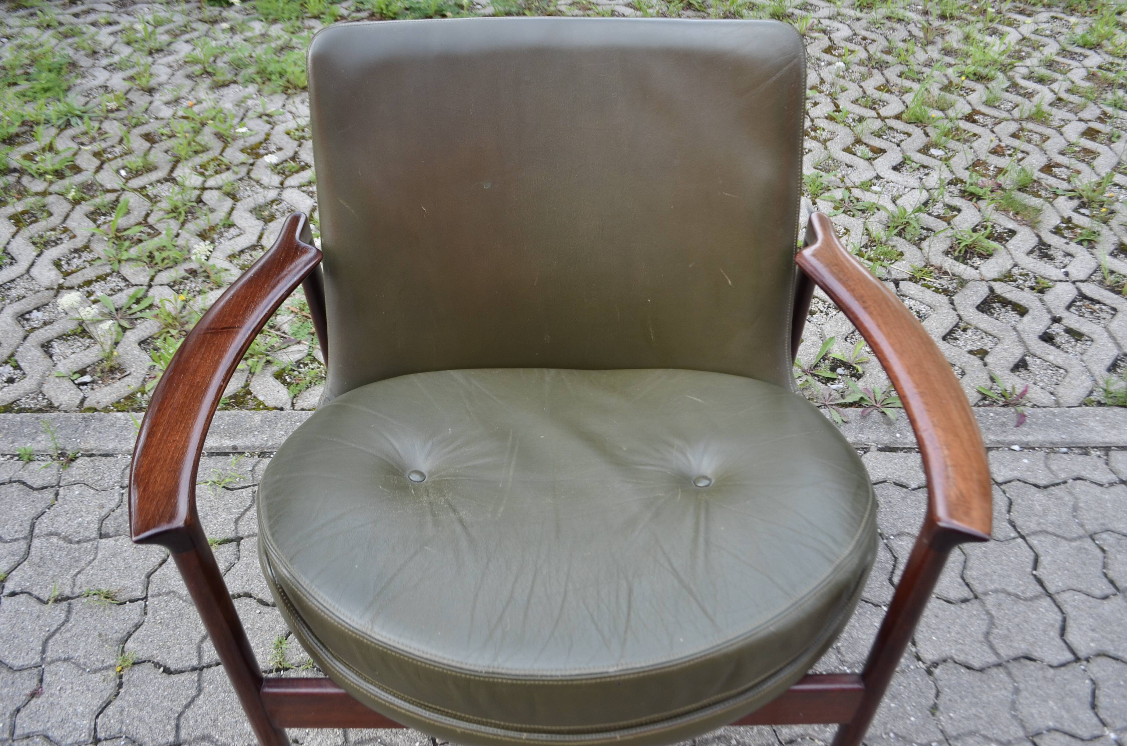 Ib Kofod Larsen for Fröscher Sitform olive leather Lounge Chair