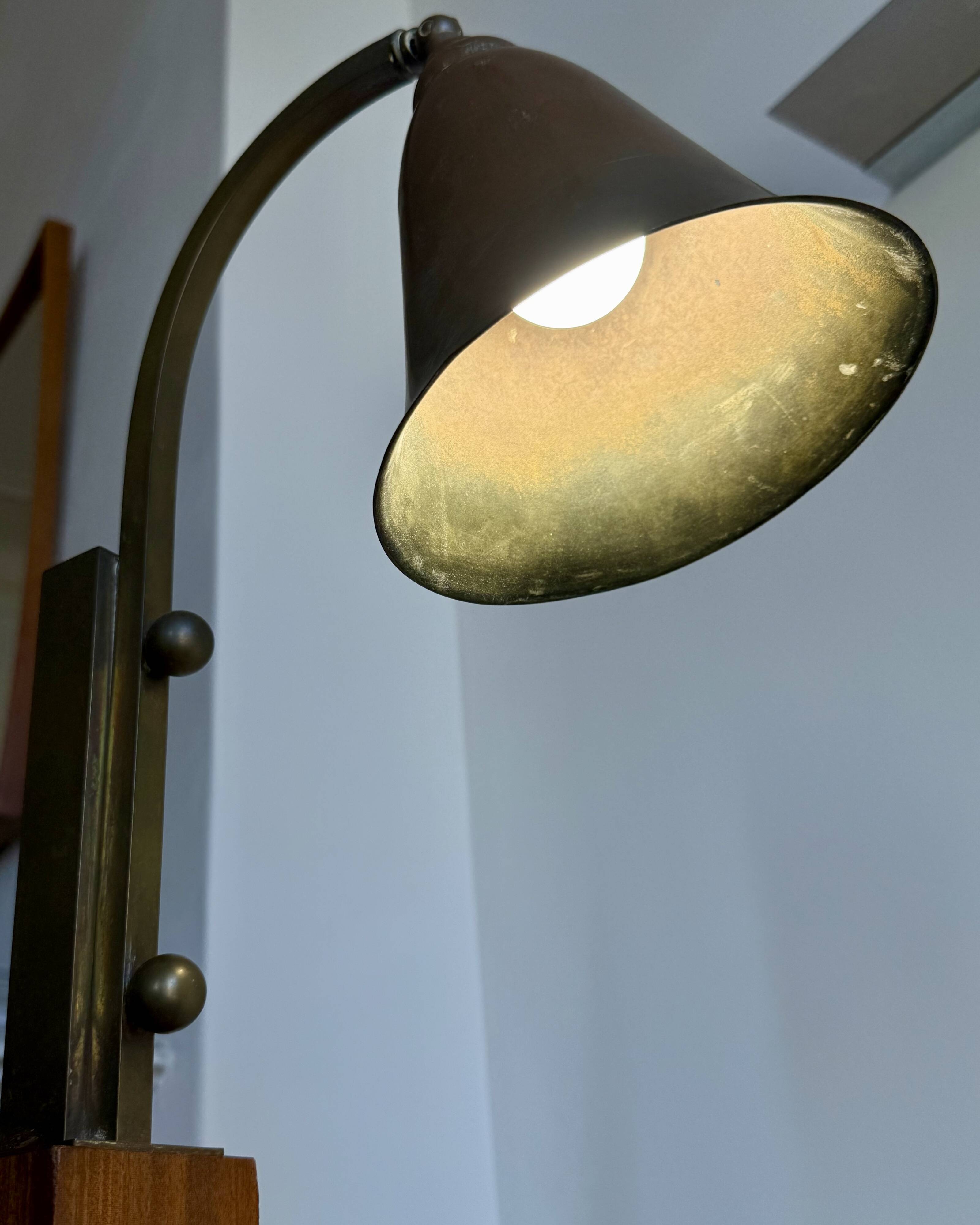 Art Deco table lamp in wood and brass