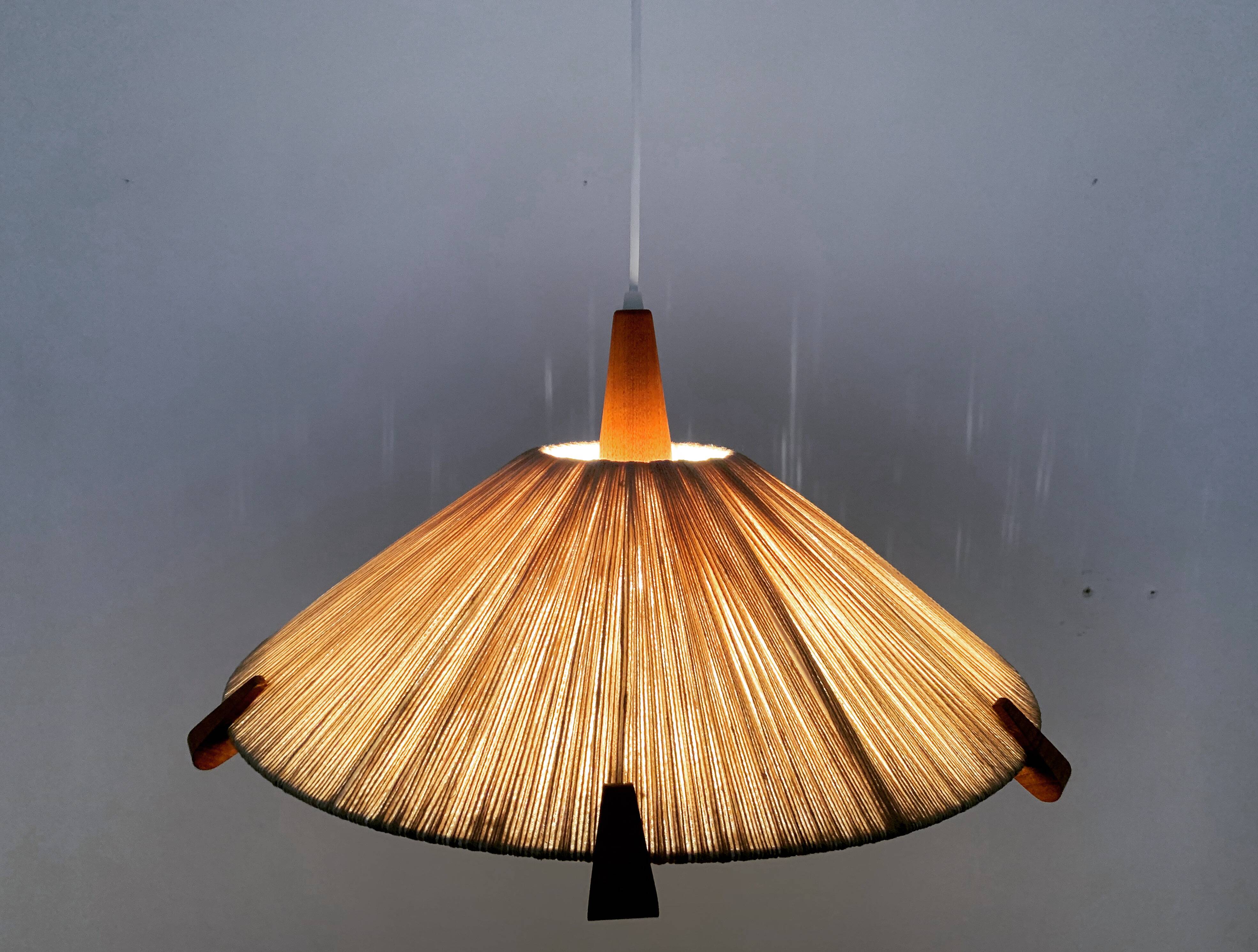 Suspension en sisal et teck par Temde