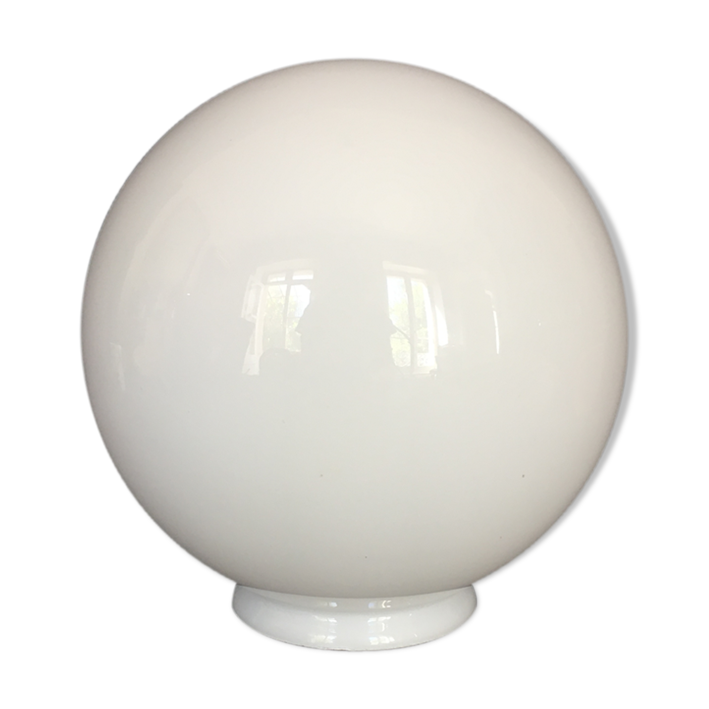 Globe in white opaline