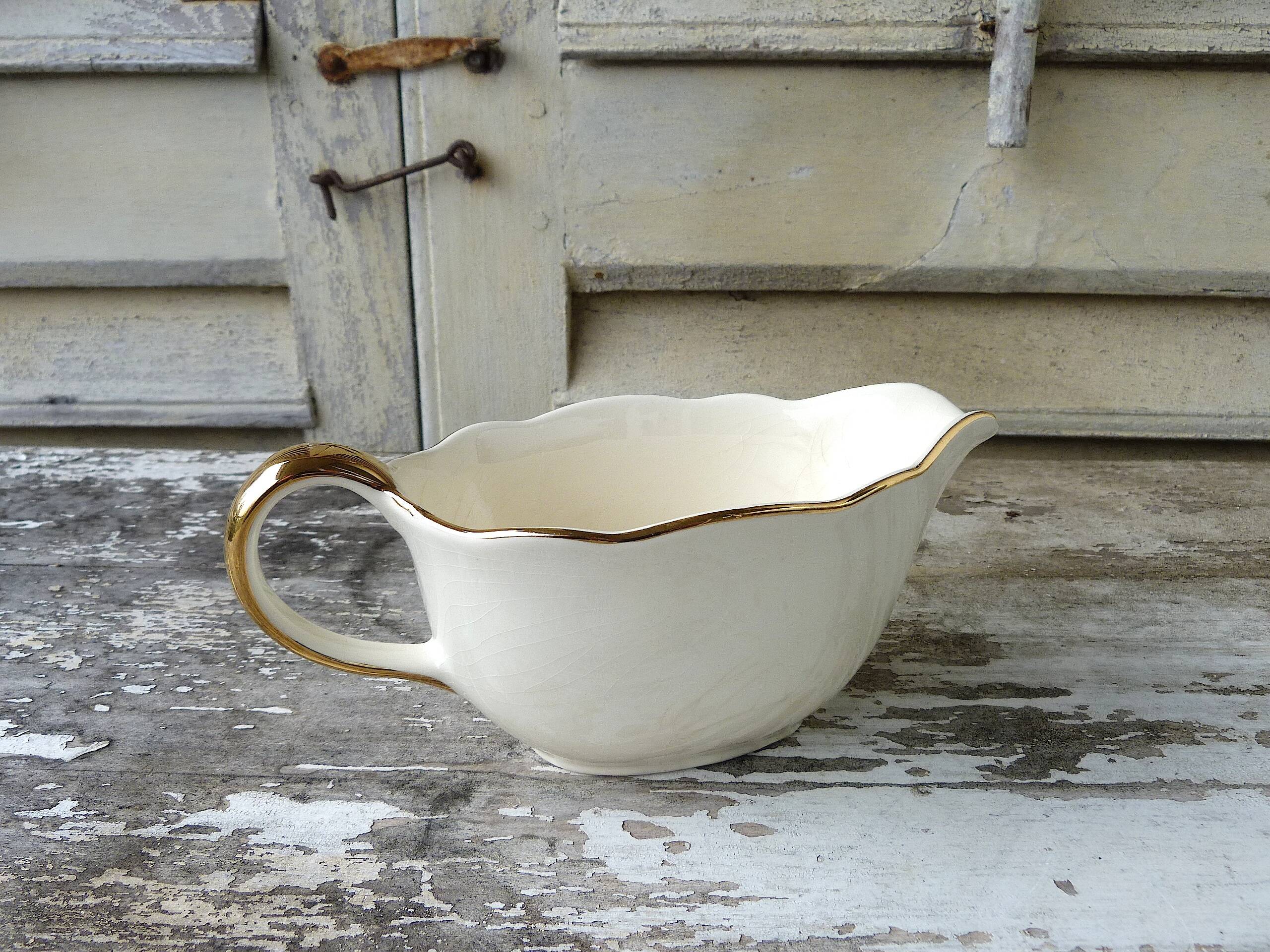 Villeroy & Boch Mettlach ivory and gold sauce boat