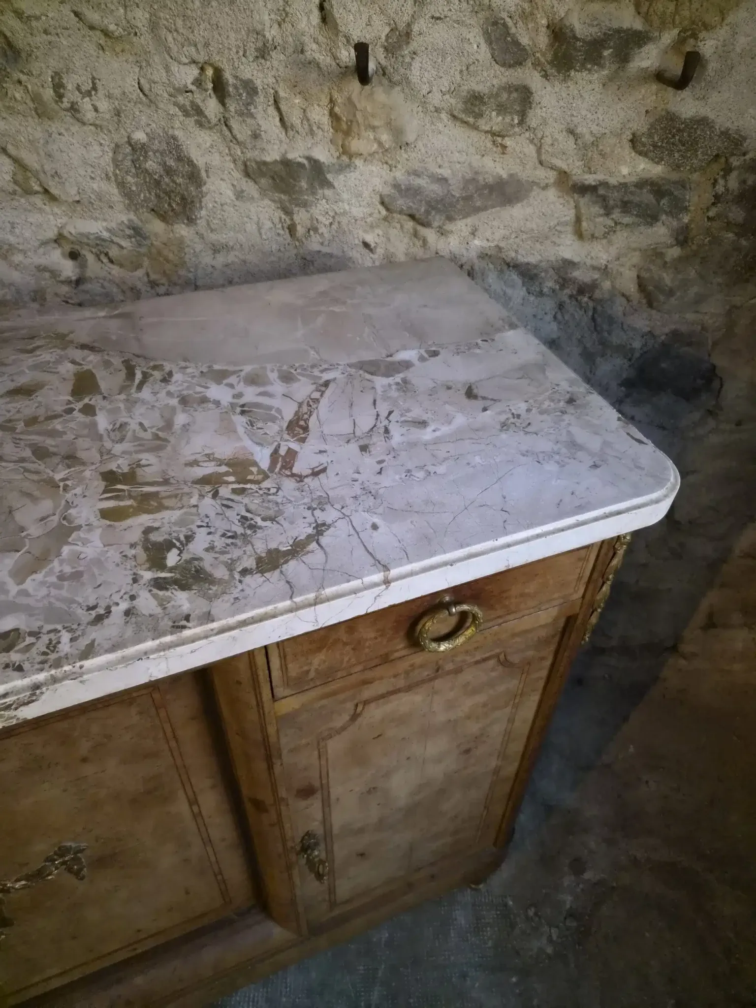 Antique Louis XVI style buffet in burr elm with marble top, late 19th century.