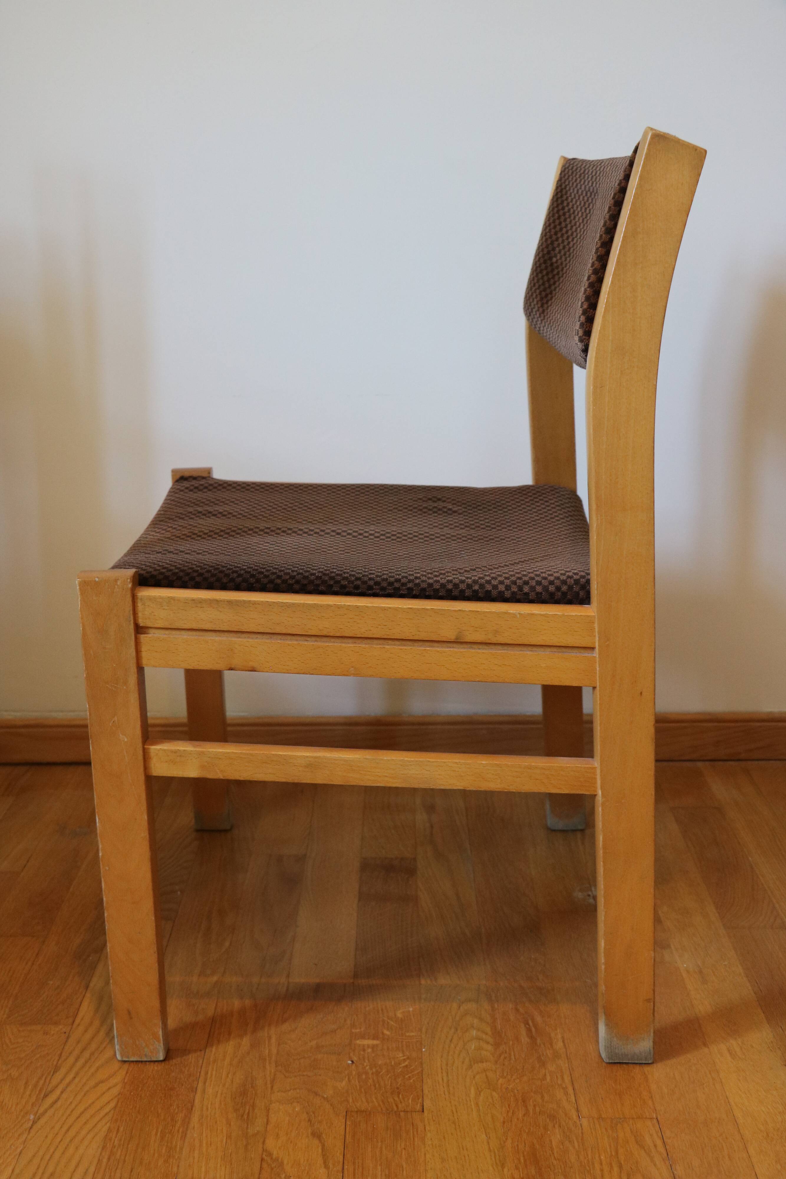 4 Scandinavian chairs, wood and checkered velvet.