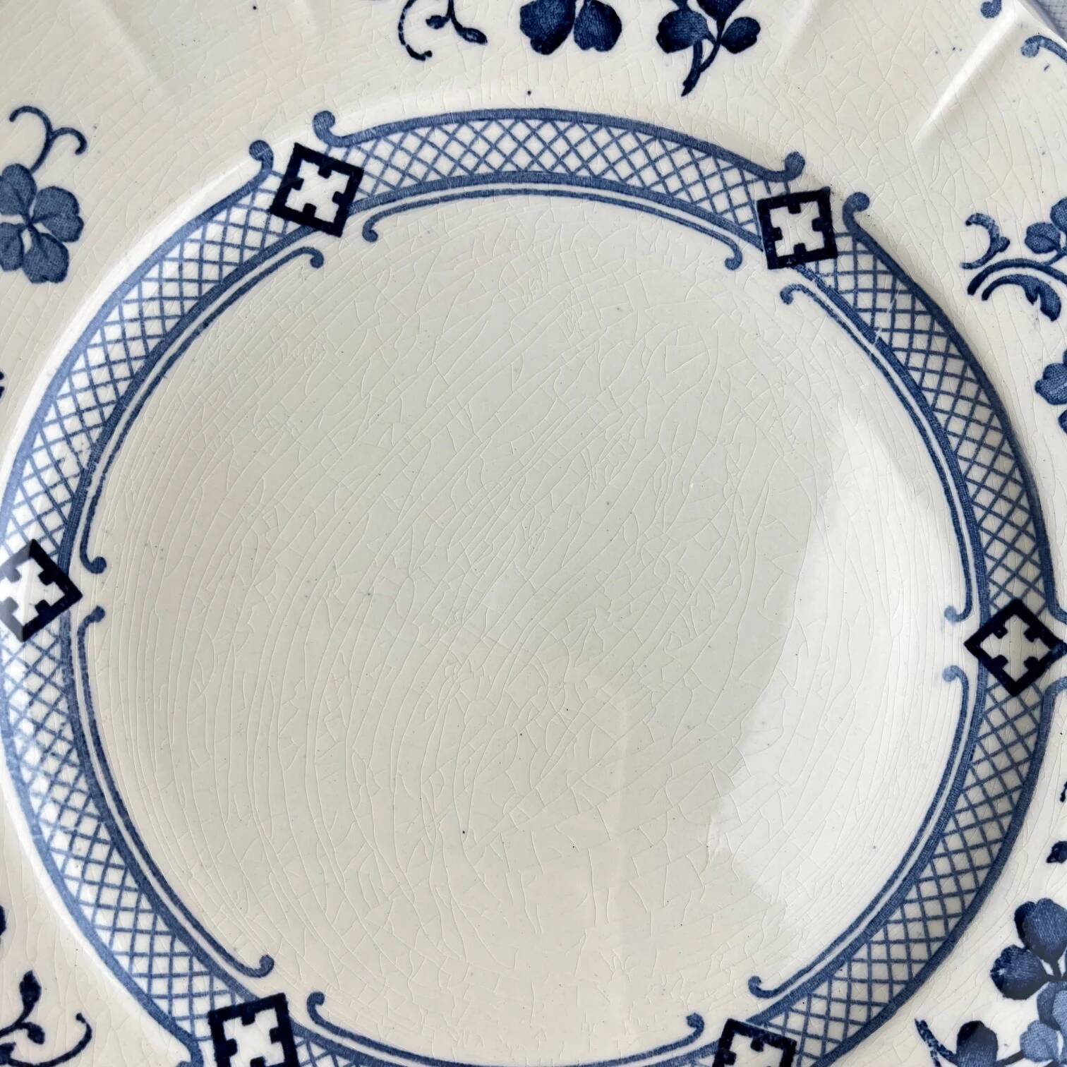 Set of 6 flat plates Terre de Fer KG Lunéville, model "Jane", blue, 1890-1915