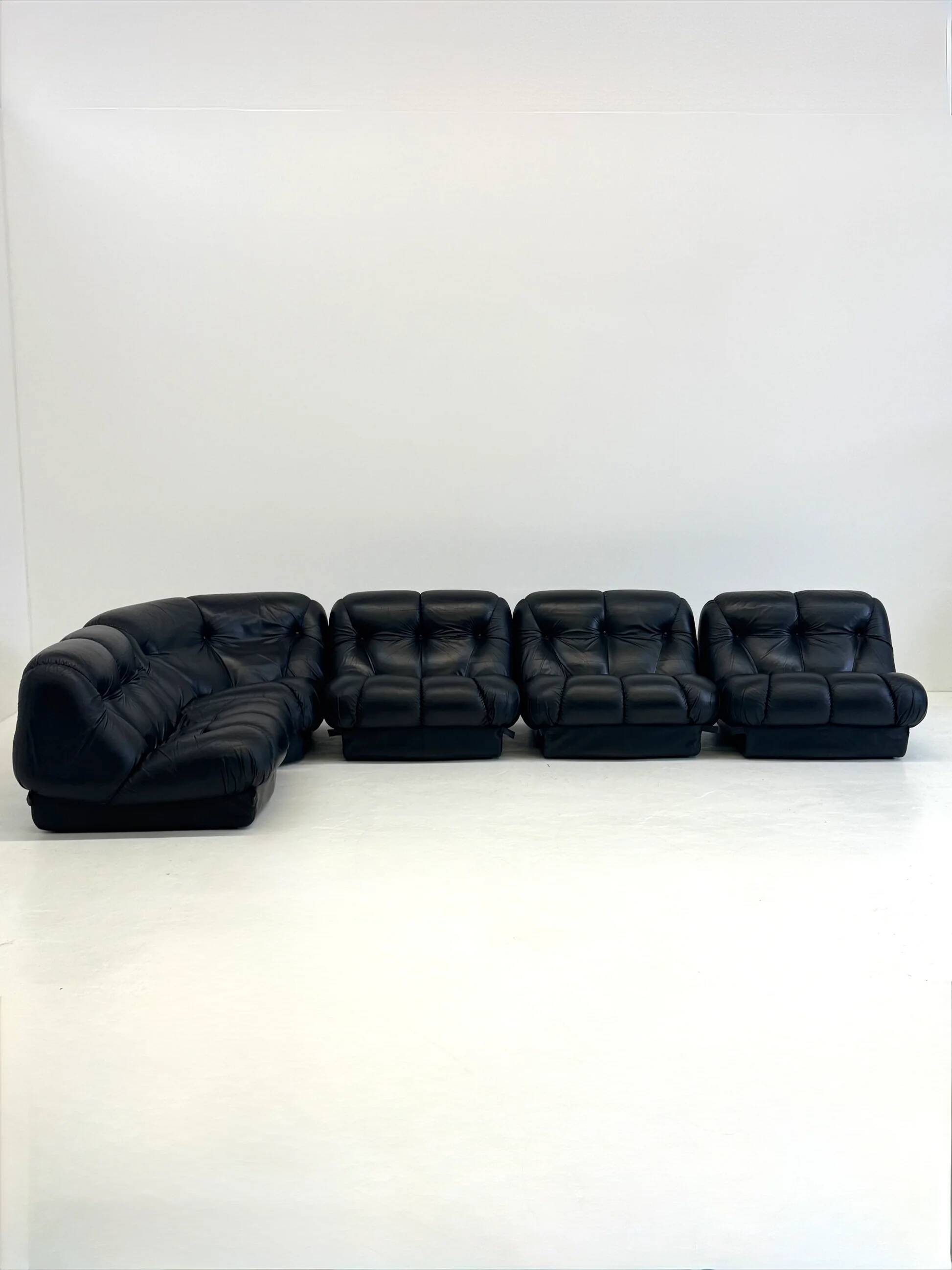 Black leather Nuvolone modular lounge sofa Rino Maturi for Mimo Padova
