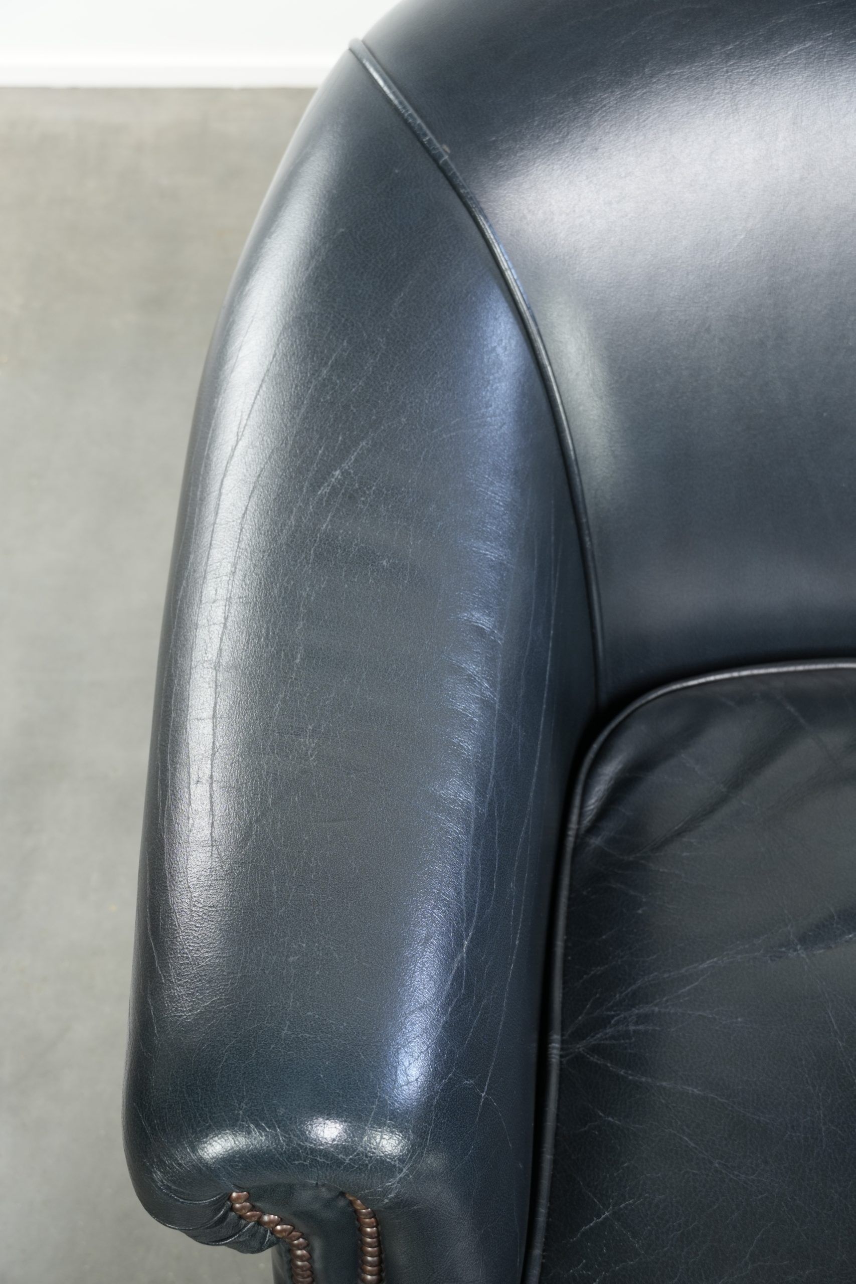 Set of dark blue cow leather club armchairs with a unique design