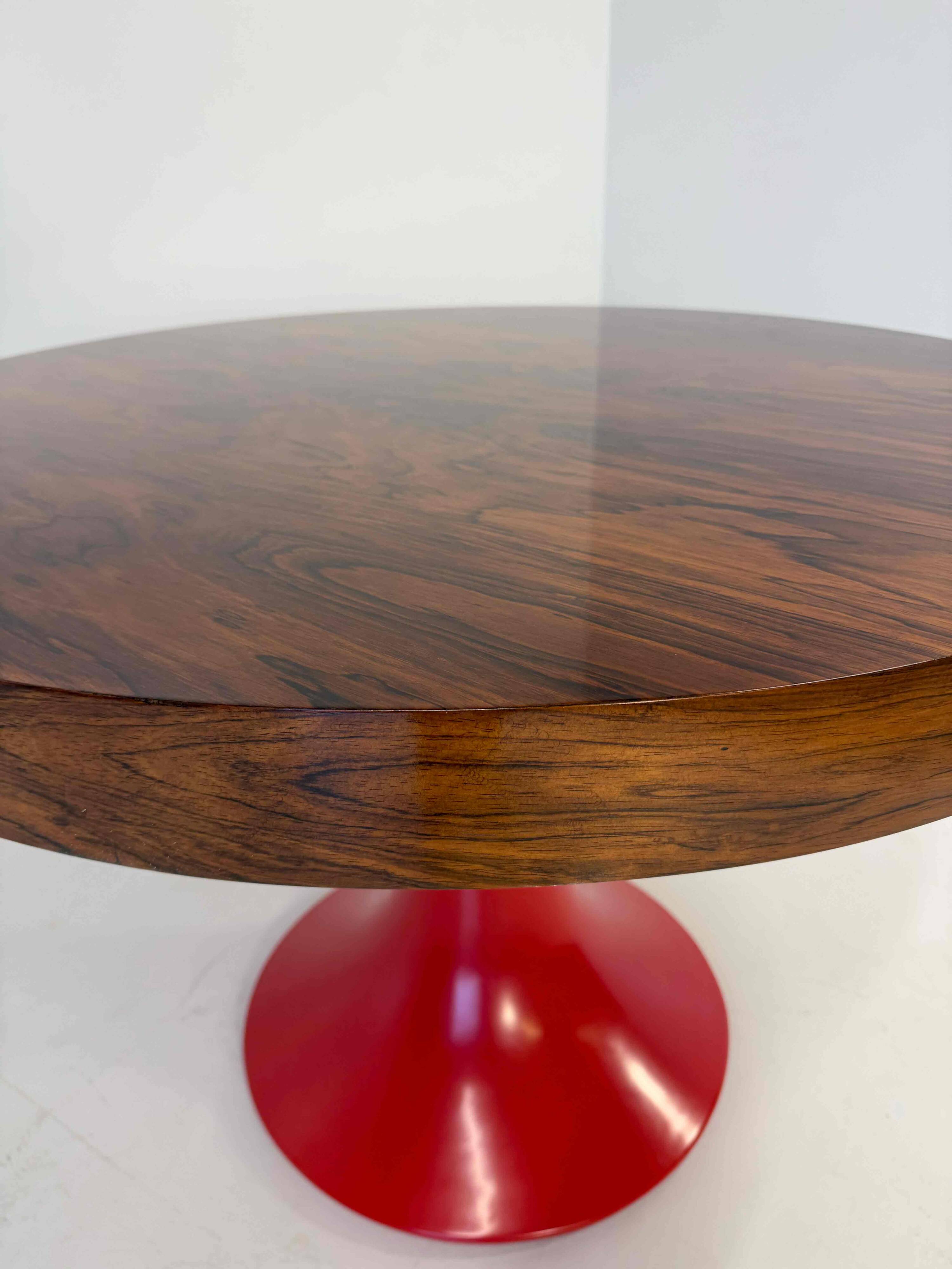 Italian Art Deco Round Table in Ziricote Wood with Red Lacquered Base, 1950