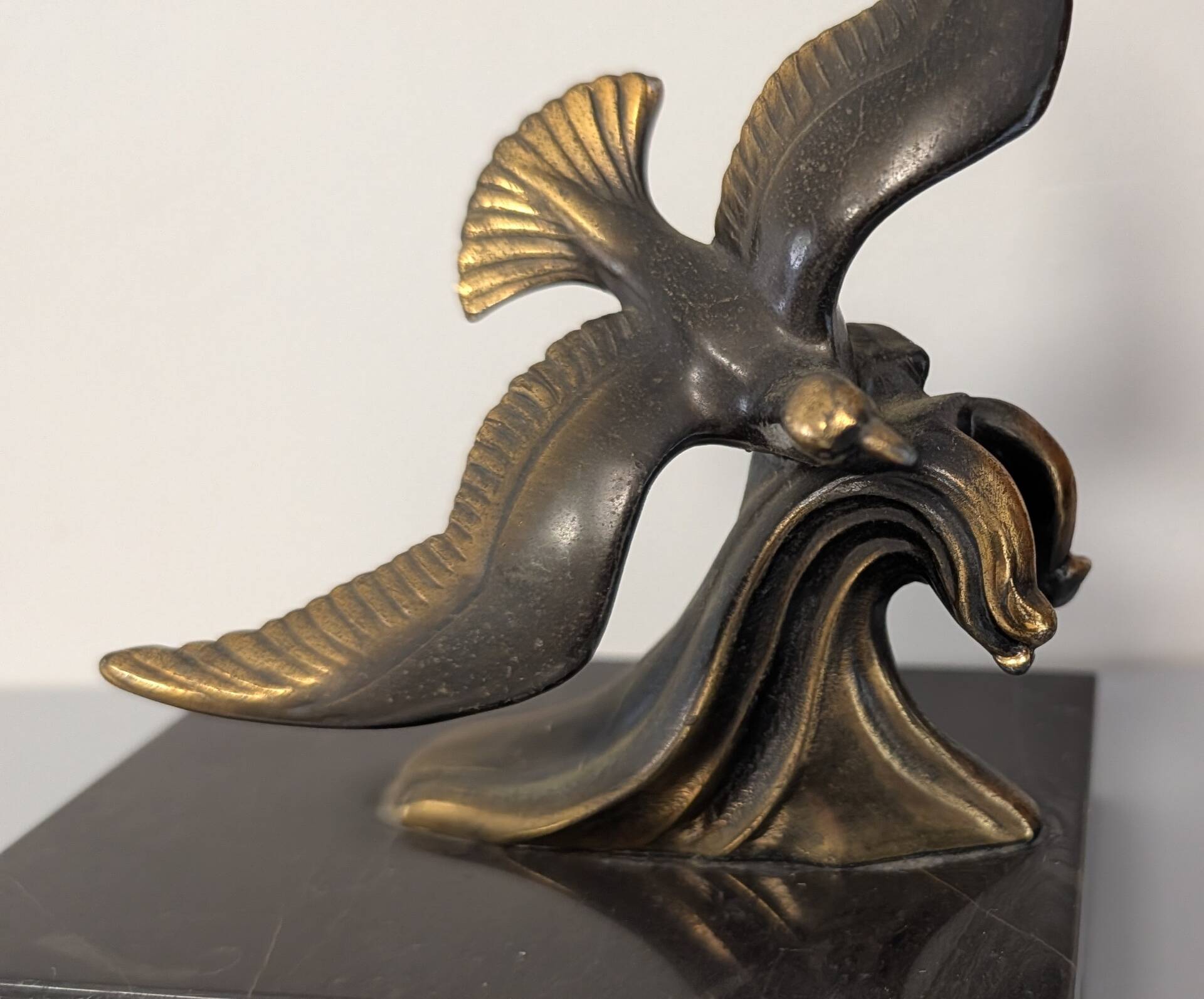 Art Deco bookends with a seagull on black marble – circa 1930-1950