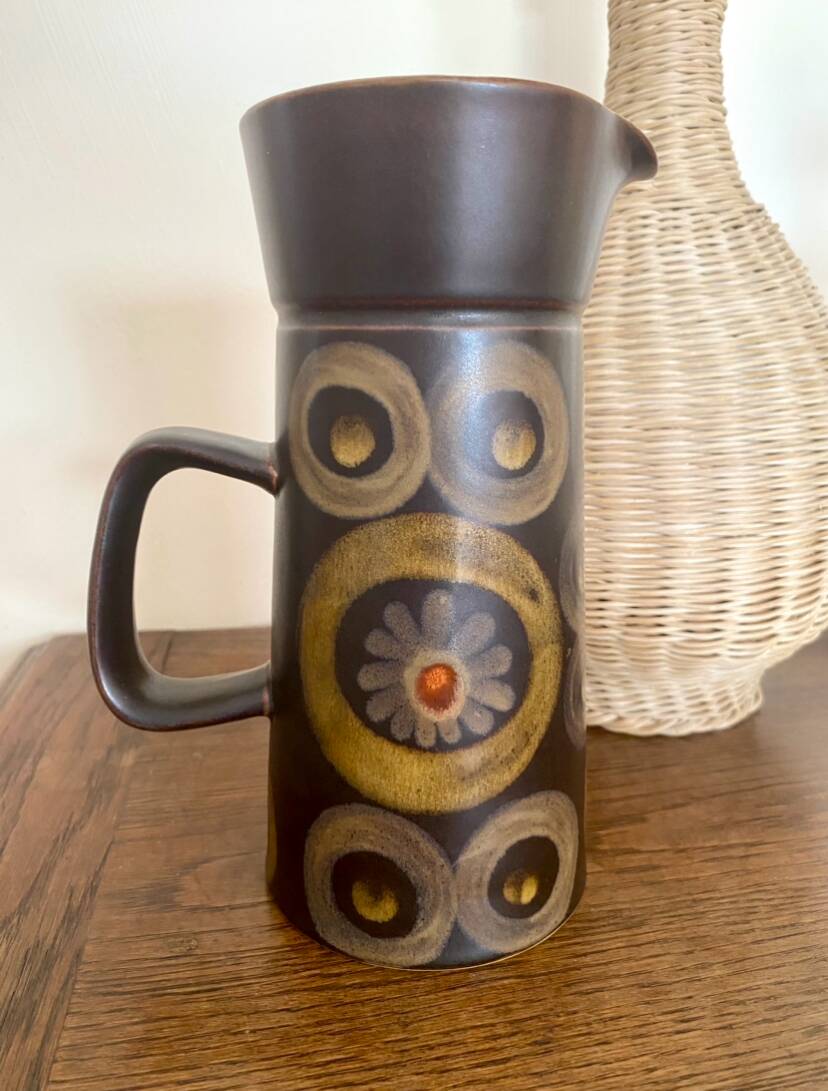 Enamelled ceramic carafe