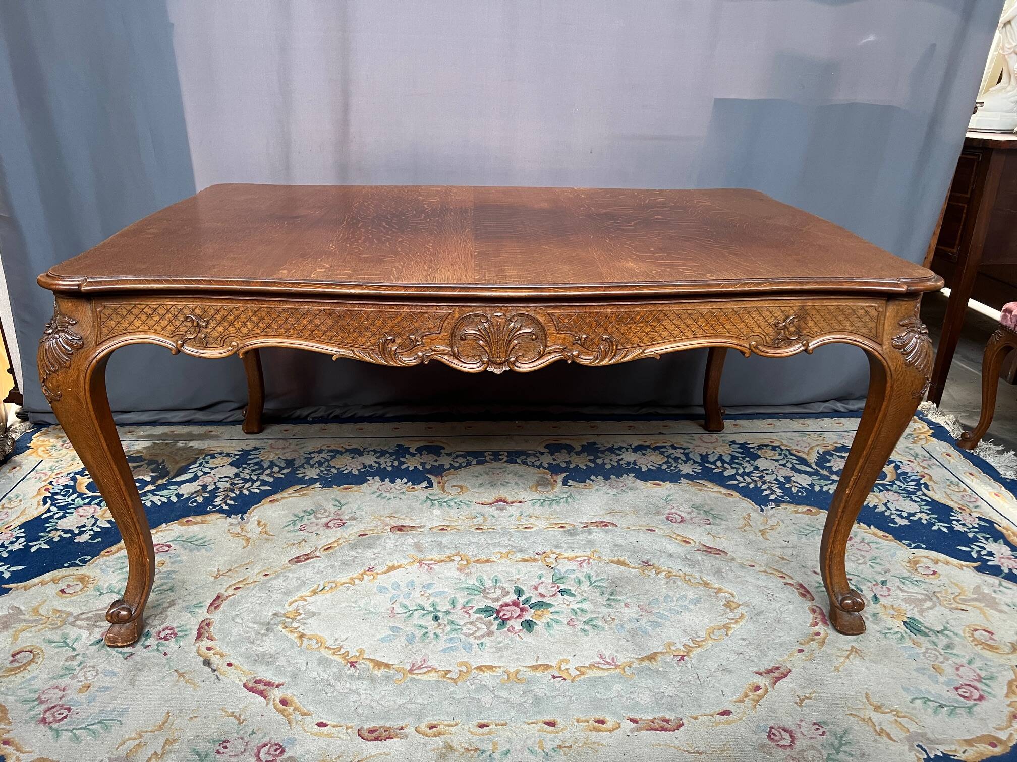 Table à manger extensible avec une longueur maximale 375 cm.