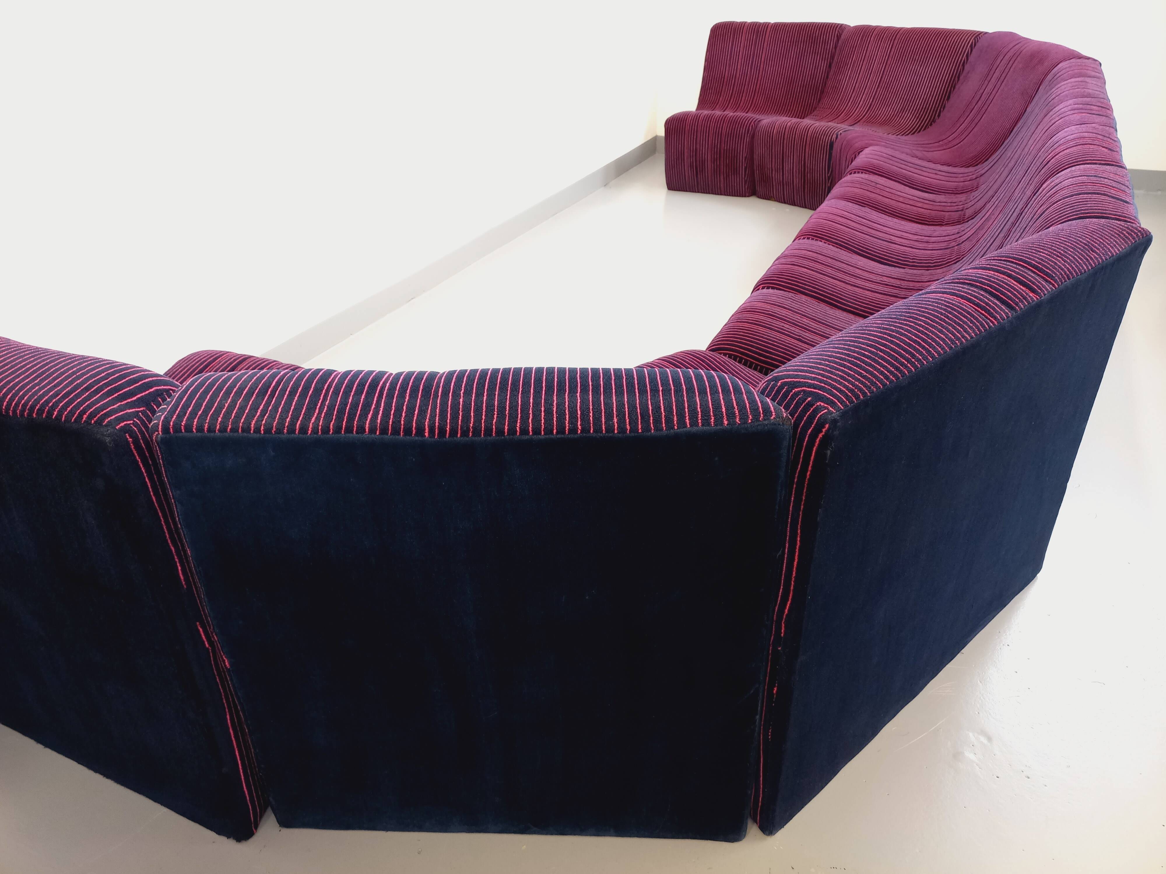 Vintage Snake modular sofa composed of 11 armchair modules and 3 velvet fabric poufs