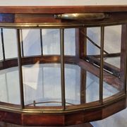 Serving trolley / bar cart in mahogany, brass and glass, 1920