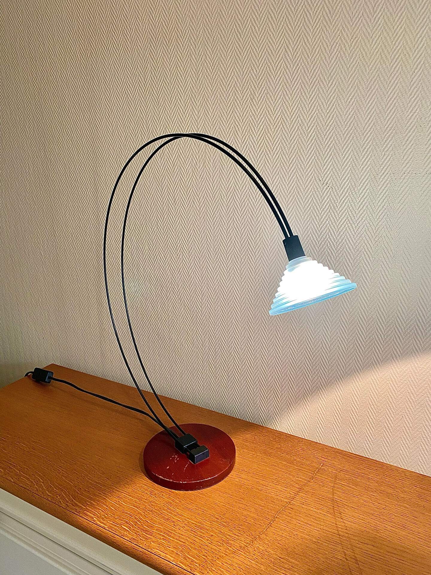 Lampe de bureau Optelma Suisse design postmoderniste