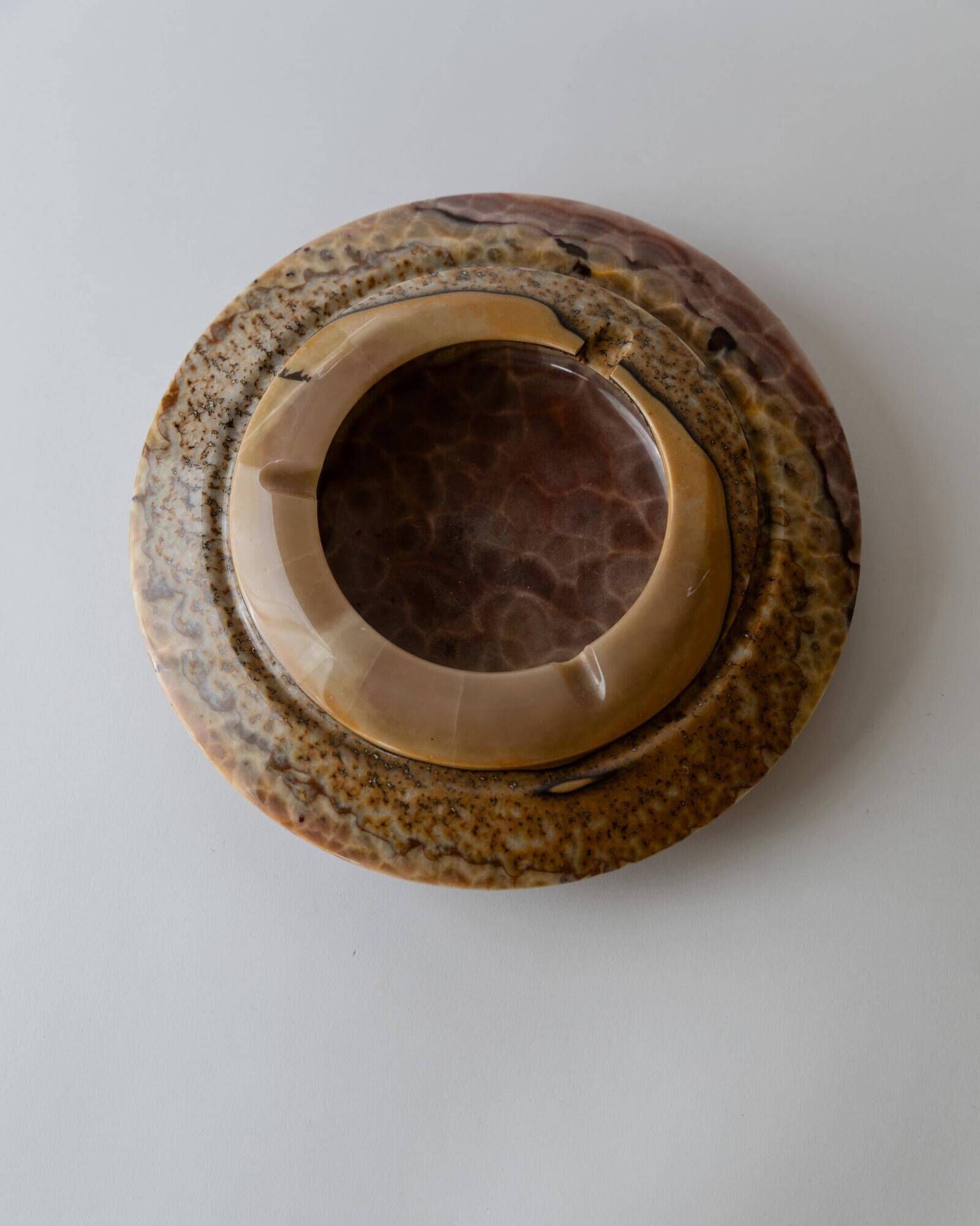 Vintage onyx ashtray from the 1980s, large round, brutalist design, brown and beige tones, sculptural table accent, modernist object, elegant gift idea.