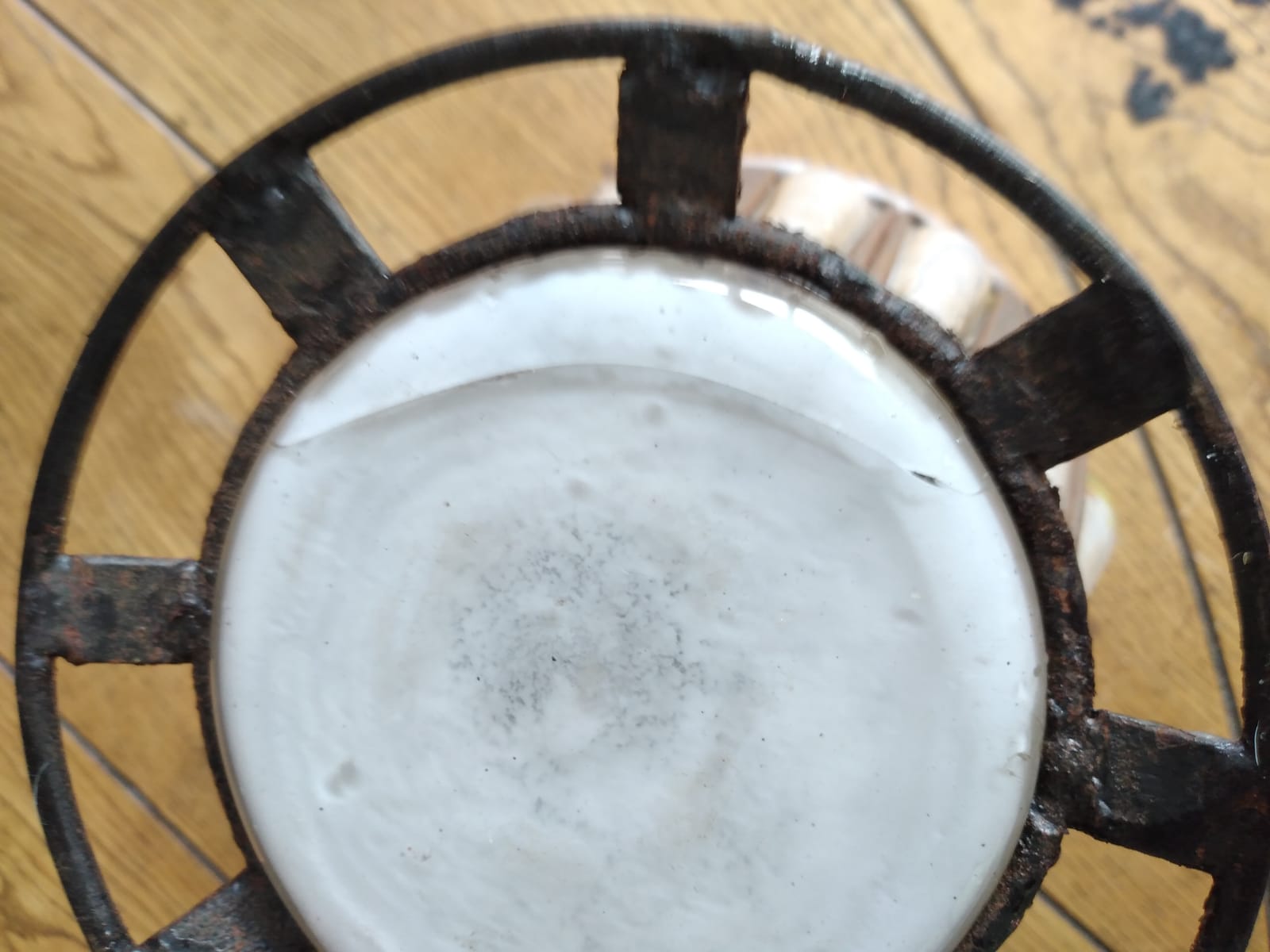 Vase glass paste metal frame