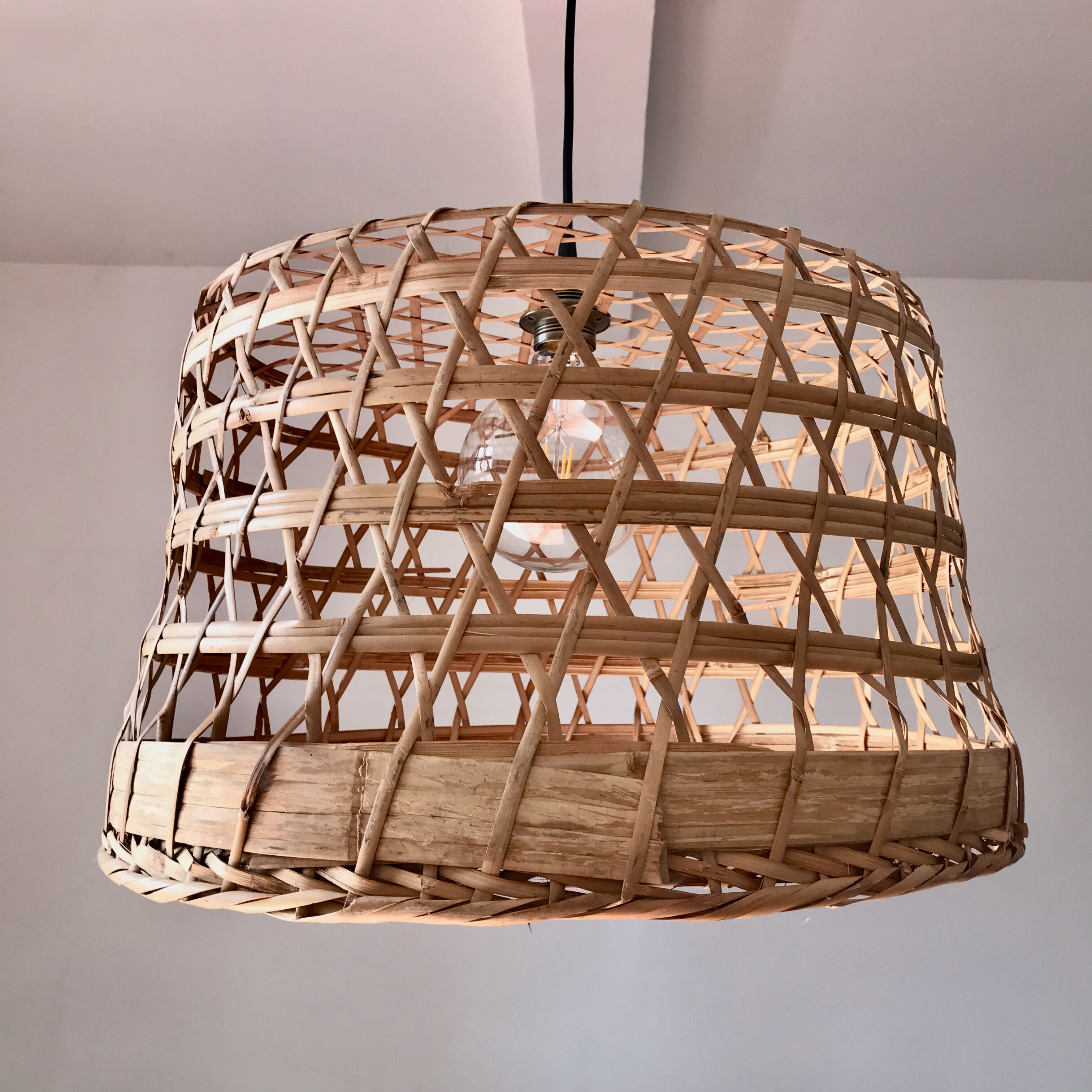Wicker basket suspension