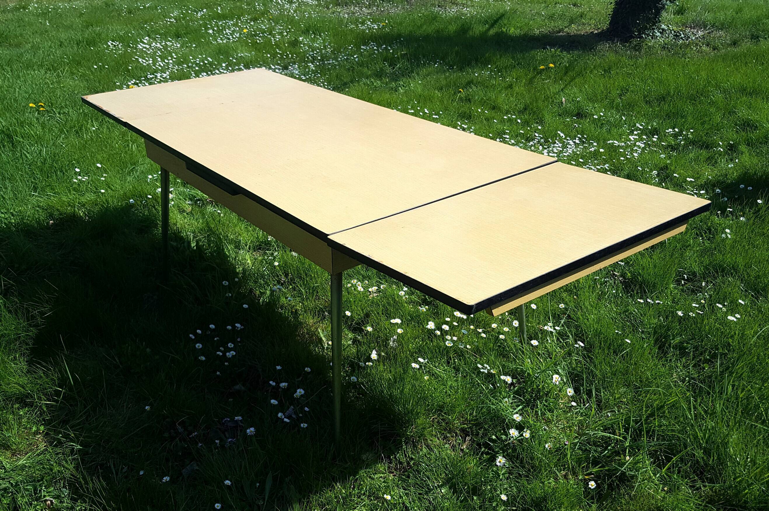 Vintage formica table with extensions circa 1970)