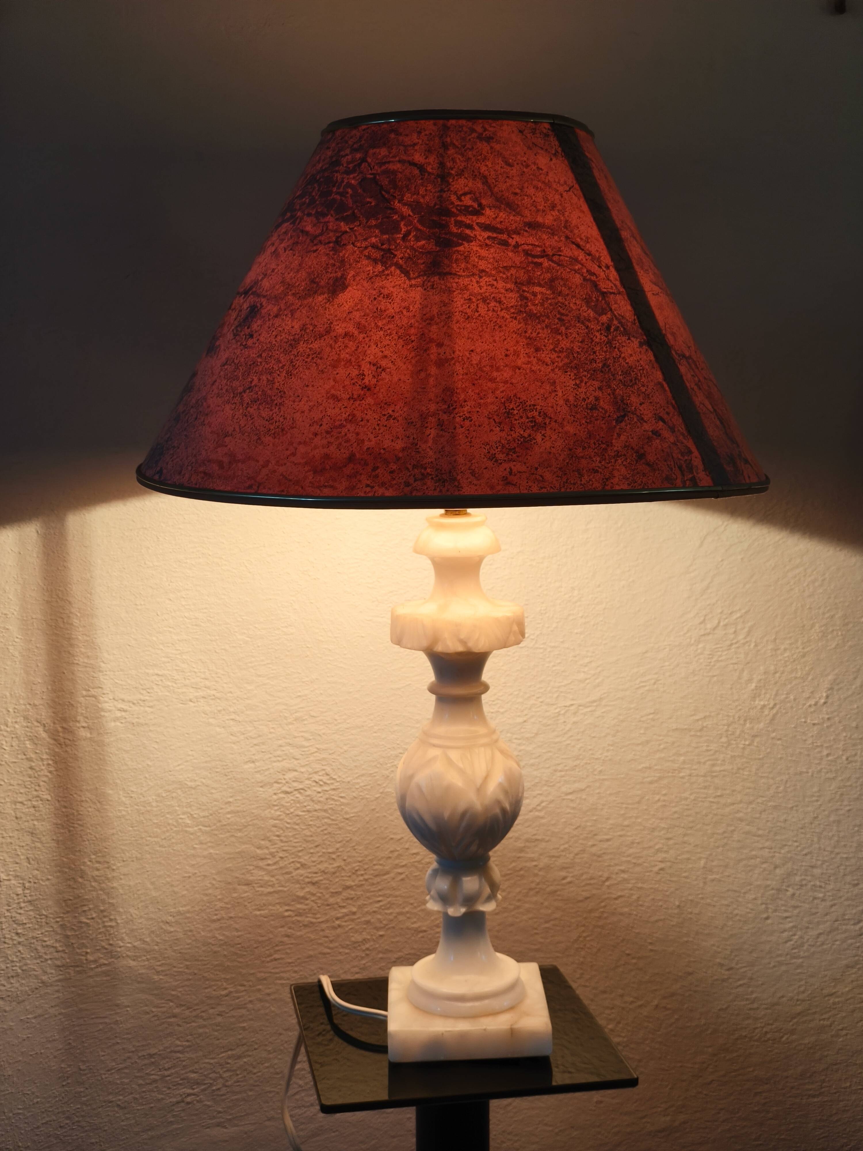 Alabaster lamp and its shade