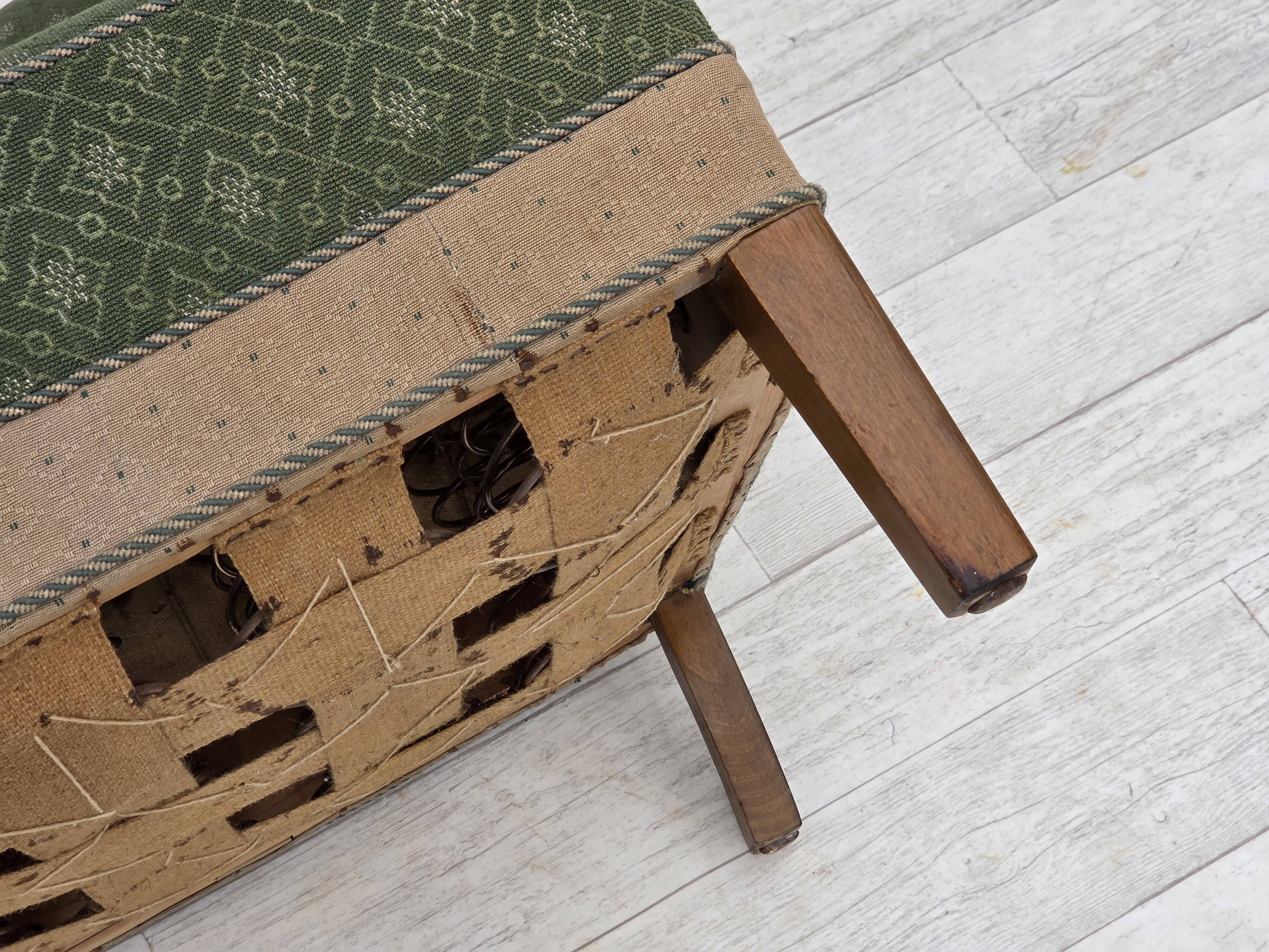 Canapé danois 3 places des années 1950, tissu en laine d'ameublement vert/beige, bois de chêne.