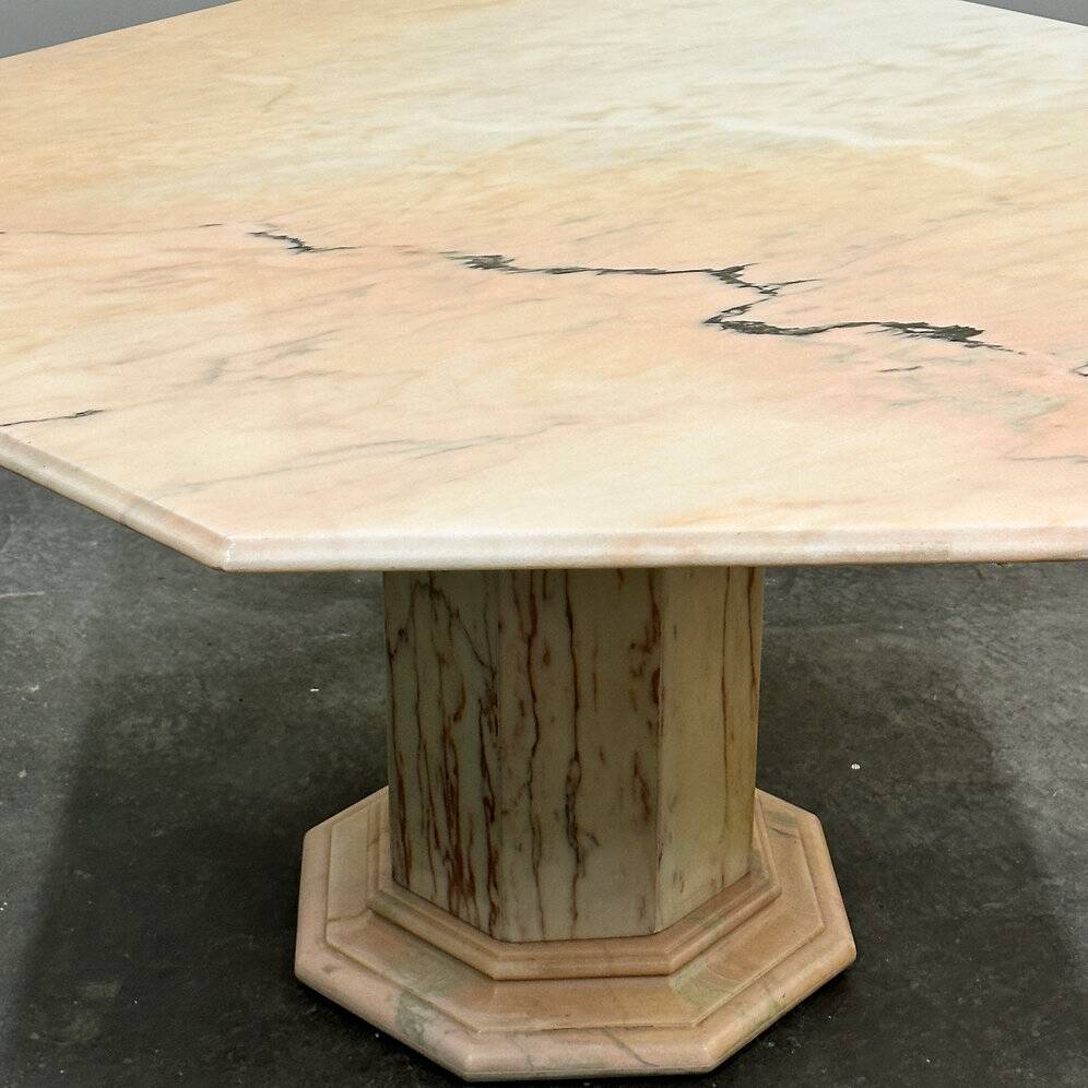 Fabulous Italian blush pink marble dining table, 1980s.