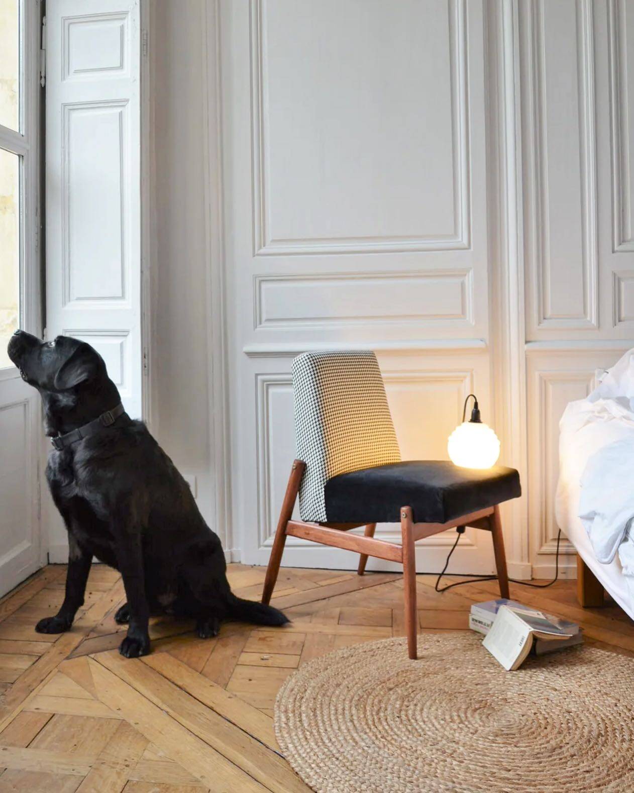 Black and white armchair without armrests