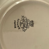 7 assiettes anciennes de Longwy beige