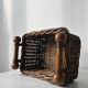 Ancien panier en osier atypique