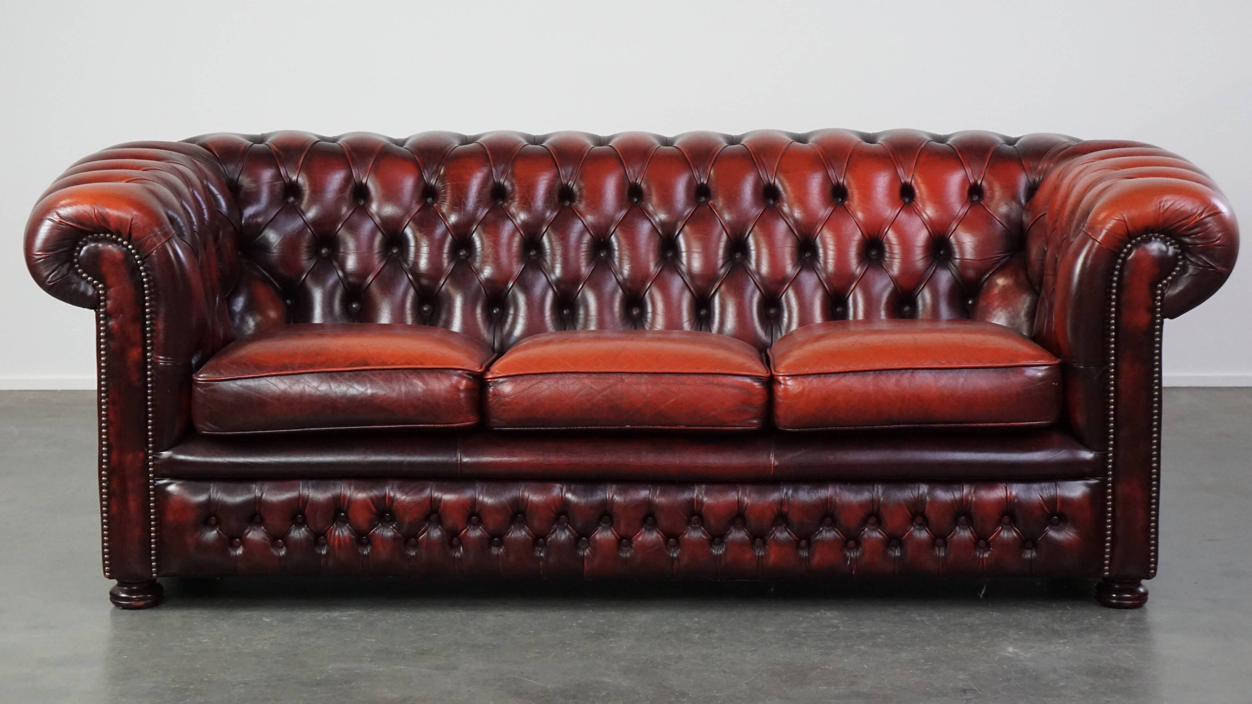 Spacious red English 2.5-seater cowhide leather chesterfield sofa