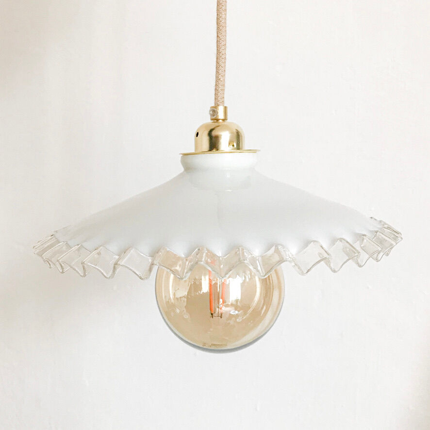 Opaline suspension with lace