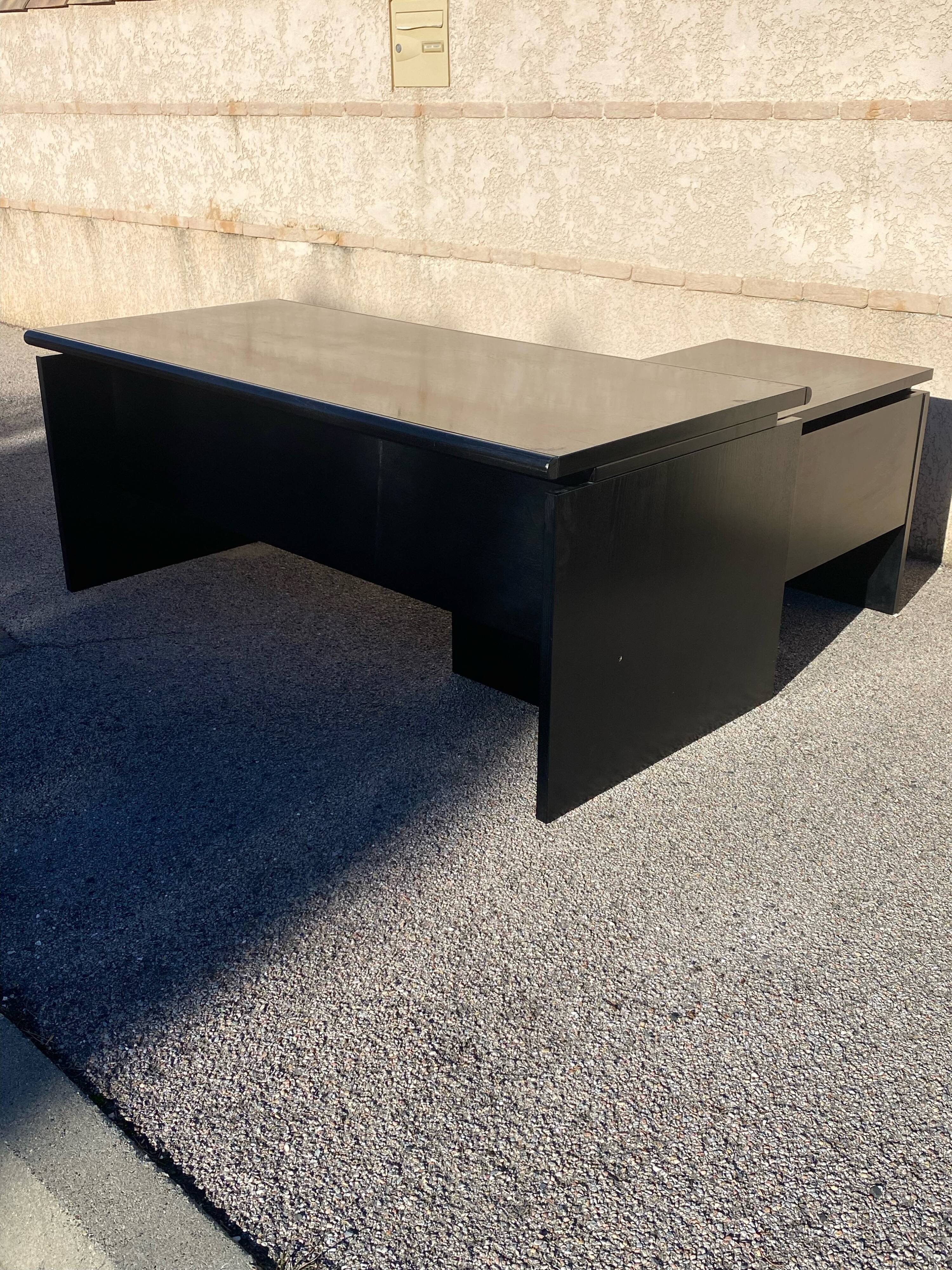 Important office with return, Italian design, black lacquered wood, Nègroni edition, late 80s