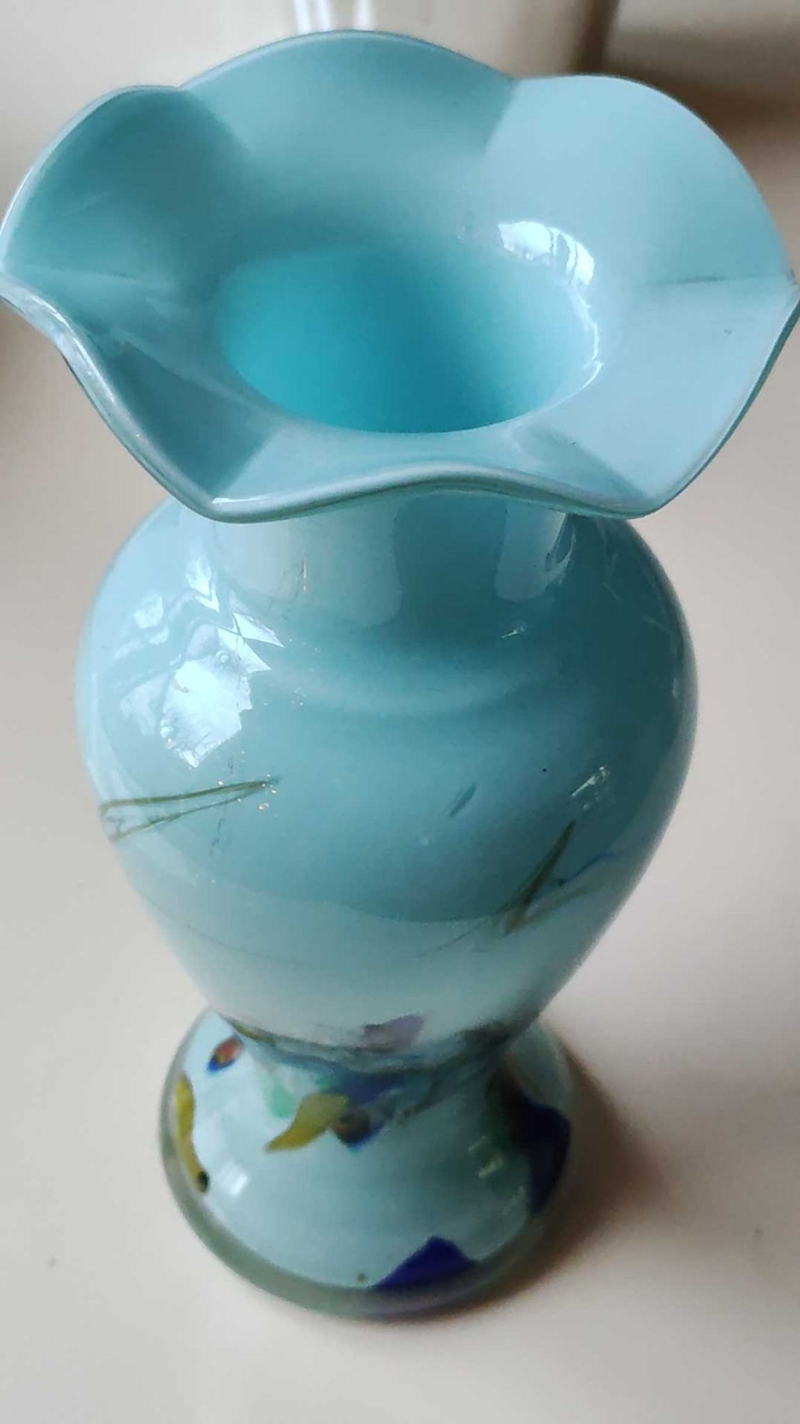 Murano vase in blown Art glass, marbling inclusions, scrolls. High 20 cm