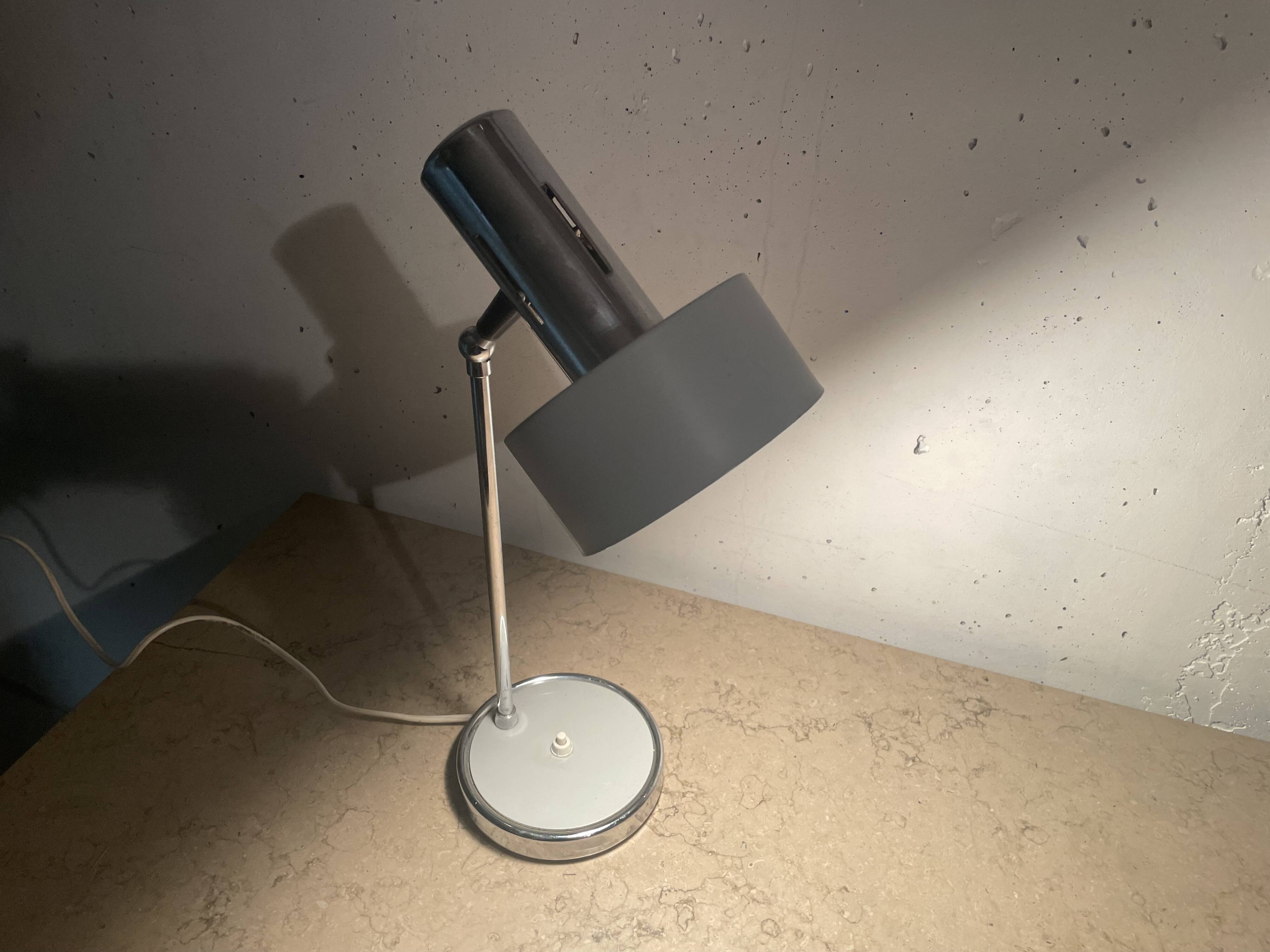 Workshop lamp
