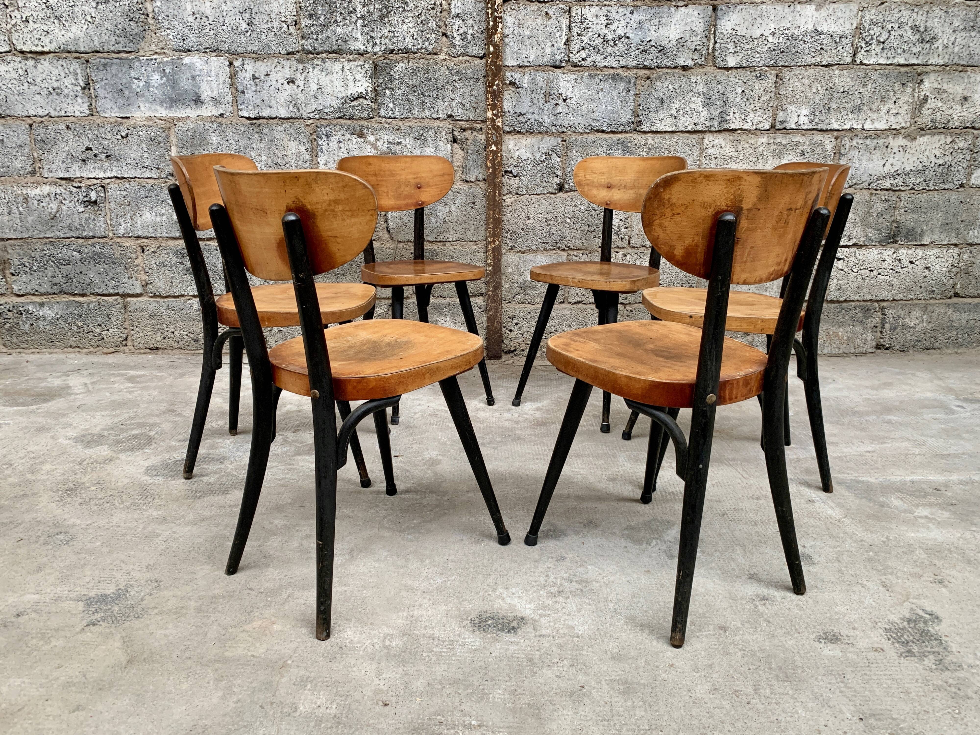 Série de 6 chaises bistrot estampillées Baumann