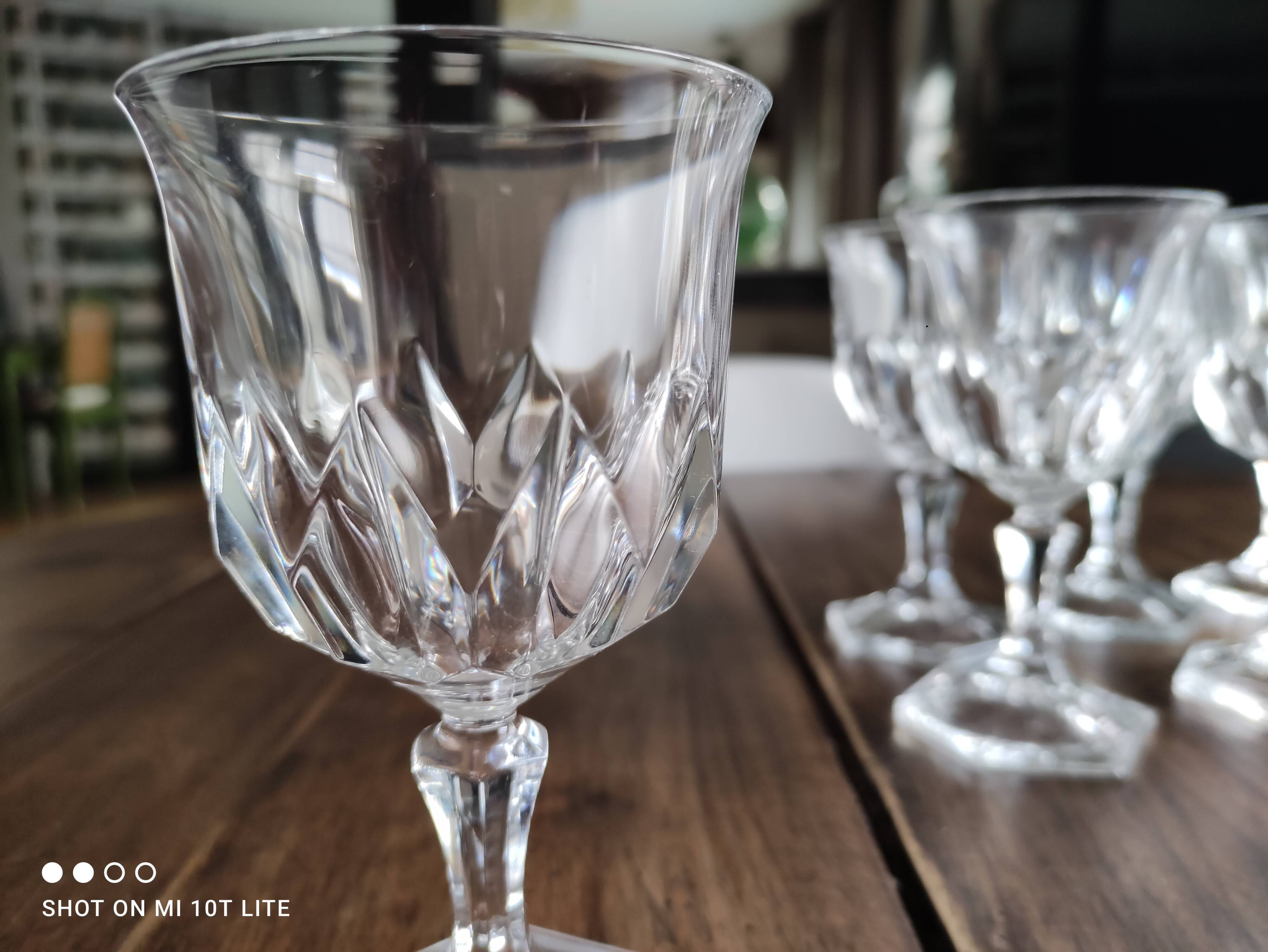 Lot de 7 verres à vin blanc en verre ancien