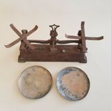 Ancienne petite balance en fonte et cuivre
