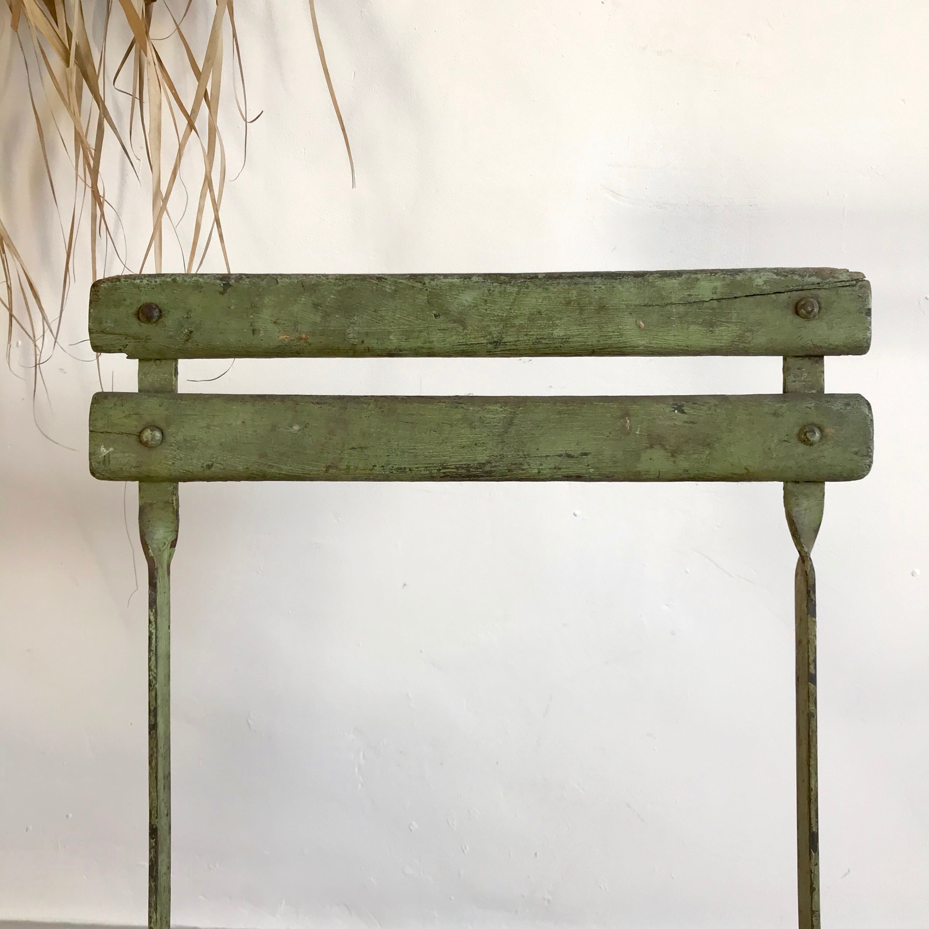 Folding garden chair