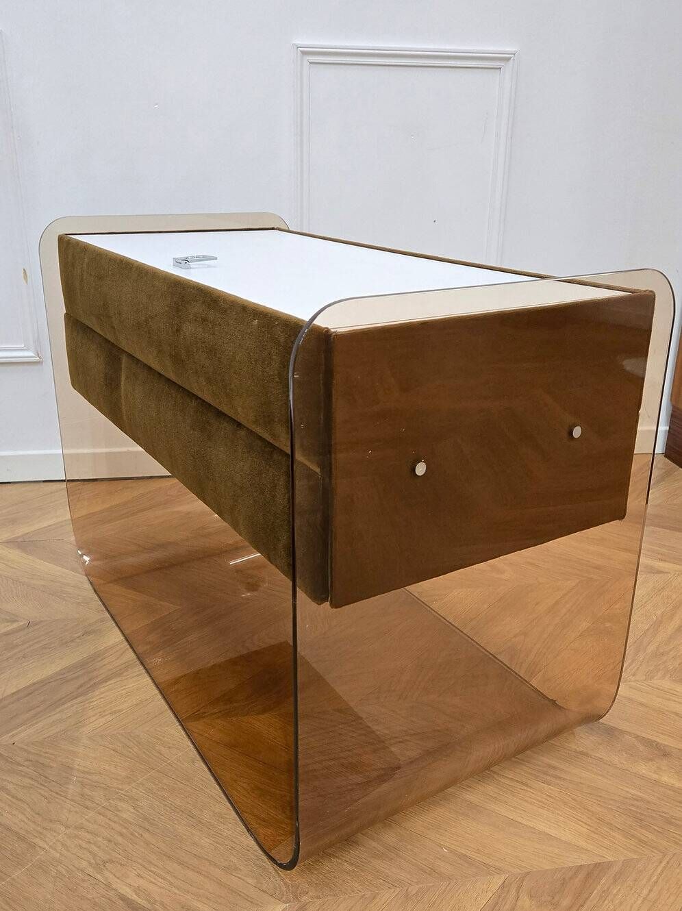 Commode / coiffeuse et chevet en plexiglass